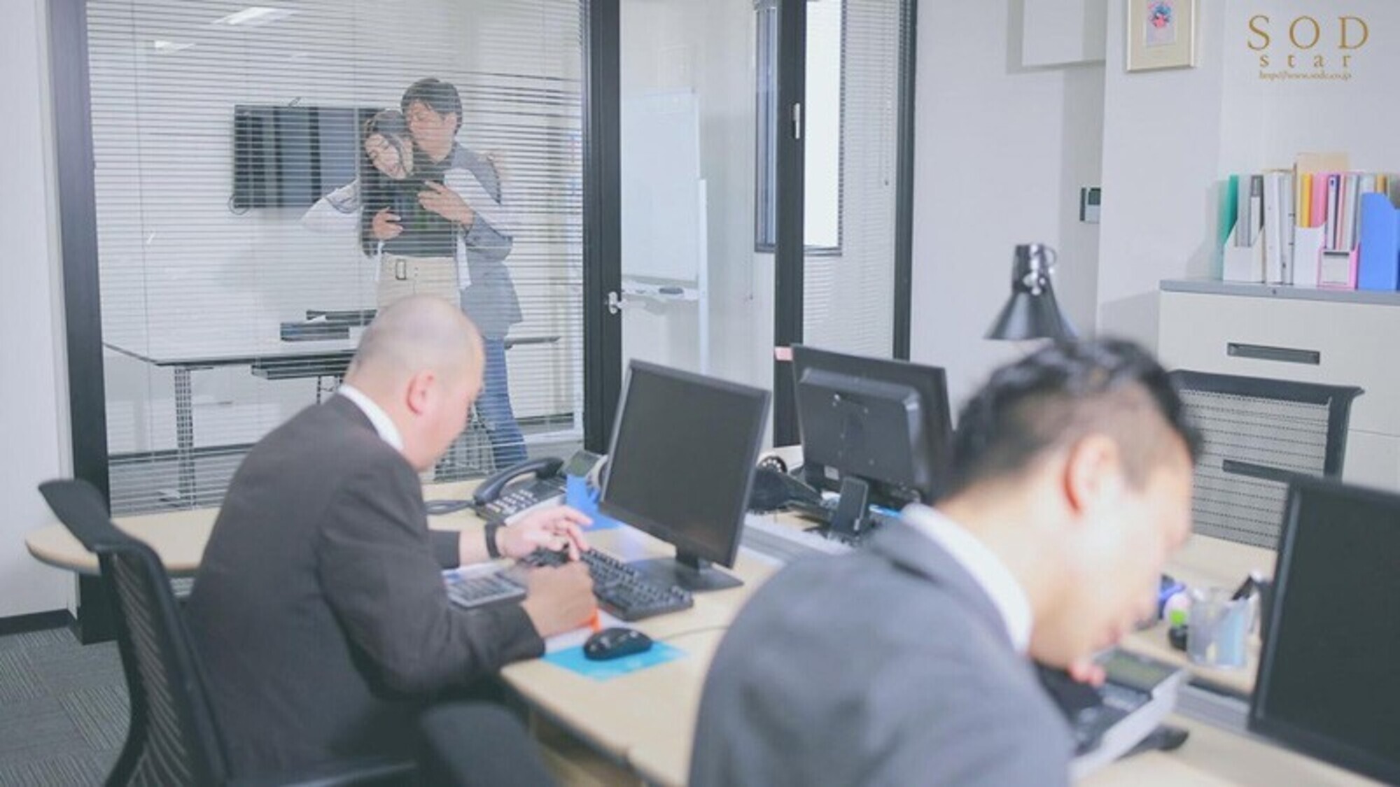 俺しか知らないカノジョの変態な素顔。社内で美人と評判のKサンと秘密のオフィスラブ。高嶺の花で近寄りづらいと思われてるけど、実は求められたらいつでもどこでもエロいリクエストに応えてくれるドMカノジョです。 神木麗 画像11