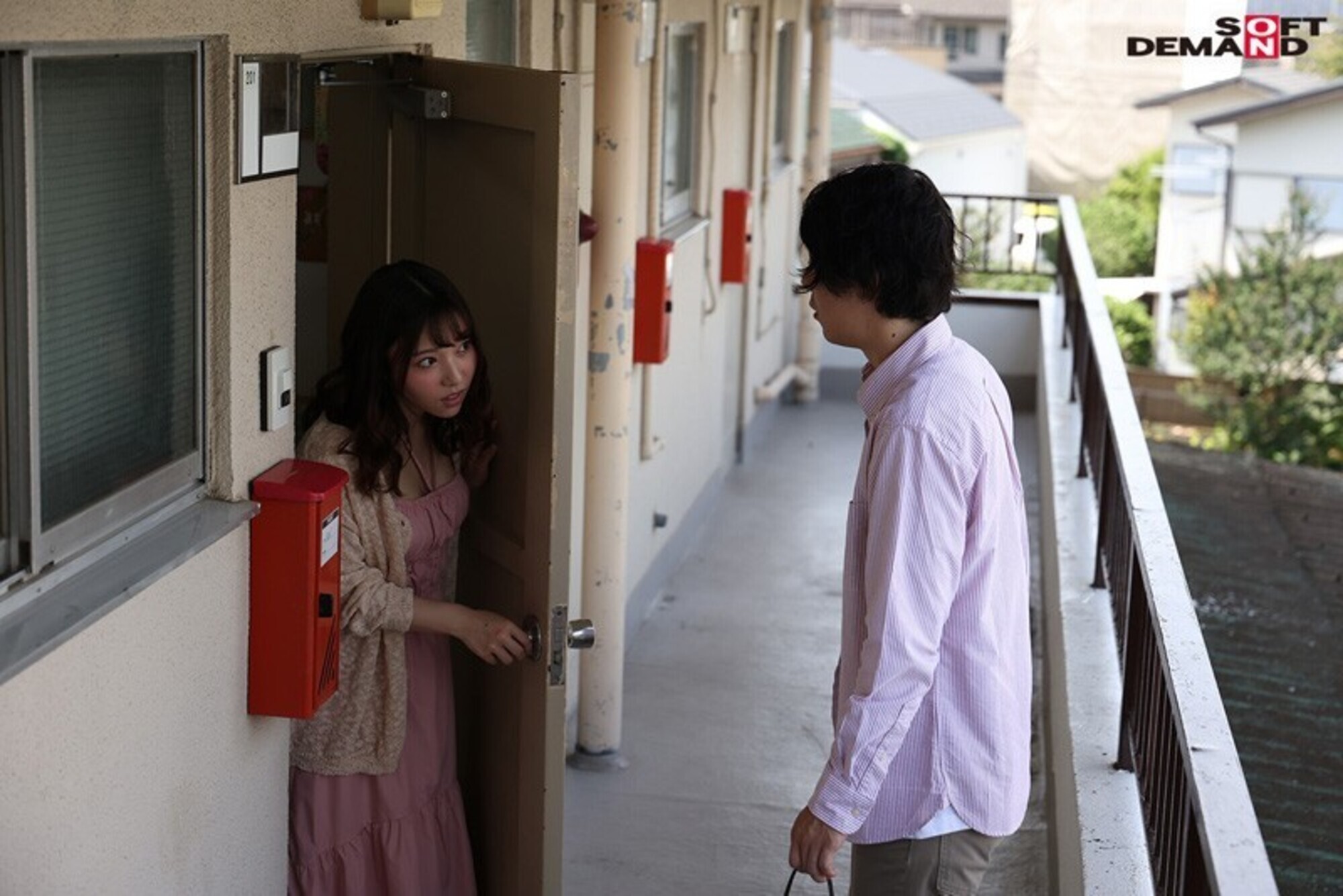本当にあったエロい話「挨拶してはいけない女」ケツ穴にしか興味がない美人のお隣さんに狙われた俺のアナルは毎晩開発され強制メスイキさせられる 画像2