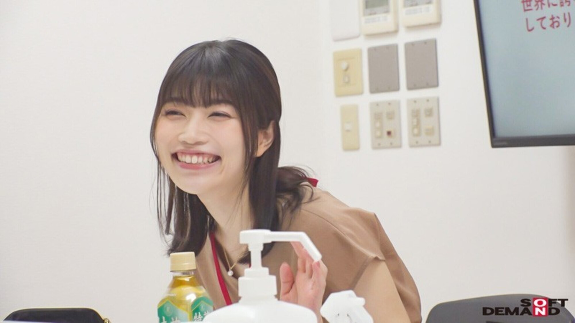 おっとりしてるのに、なんか色っぽい。定期面談で皆を癒してくれる人事部 石川さんの裸が見たい！･･･という社内の声多数だったので、AV出演させたら、ギャップヤバすぎどスケベSEXが撮れました。【無許可で発売！】人事部 中途2年目 石川陽波
