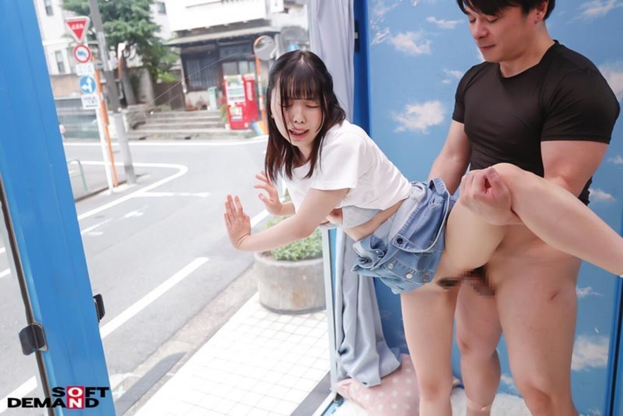 マジックミラー号 都内有数のお嬢様大学に通う高学歴女子大生に 100の淫語を言わせたら、純白のパンツに染みをつくってしまうのか検証！！ ･･･結果、自らち○ぽを求めてしまうほどに発情、前戯不要な濡れ濡れま○こに生挿入！？ 2