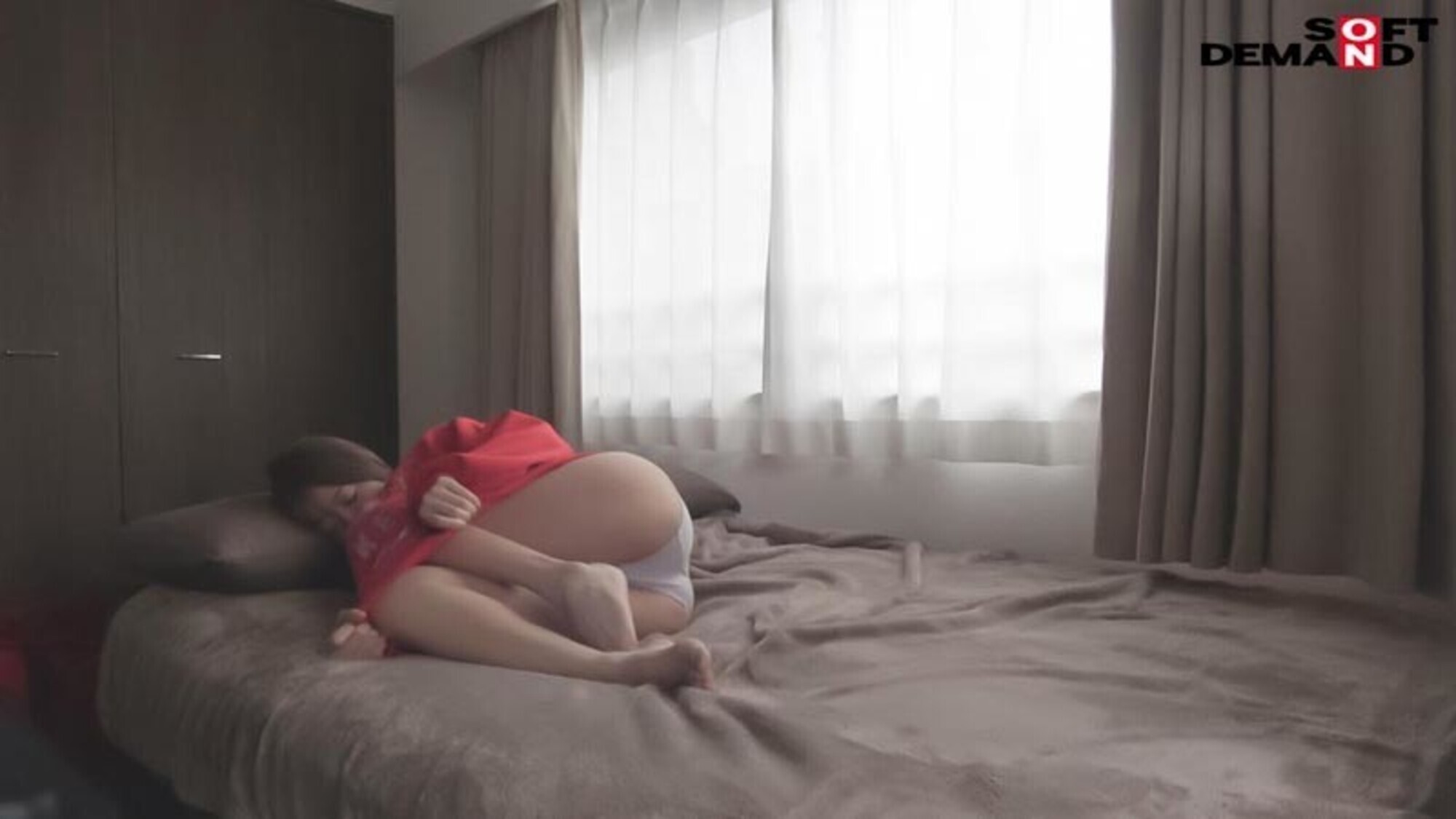2段階NTR 1,弱みを握った男に彼女とのハメ撮り映像を献上させる。 2,その後、断れない彼女を無茶苦茶ハメる。 新宿区で同棲4年、アパレル／DJ あかねさん（30）