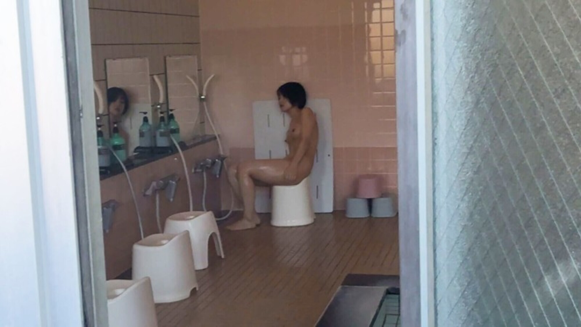 えwww遠征中、ボーイッシュな新人担任に憑依したったww 実は超敏感ムッツリ体質だった事が発覚www 俺(柴崎)のカラダを使って消灯後男子連中とエロいことしまくった大絶頂おふざけ記録。 柴崎はる 画像6