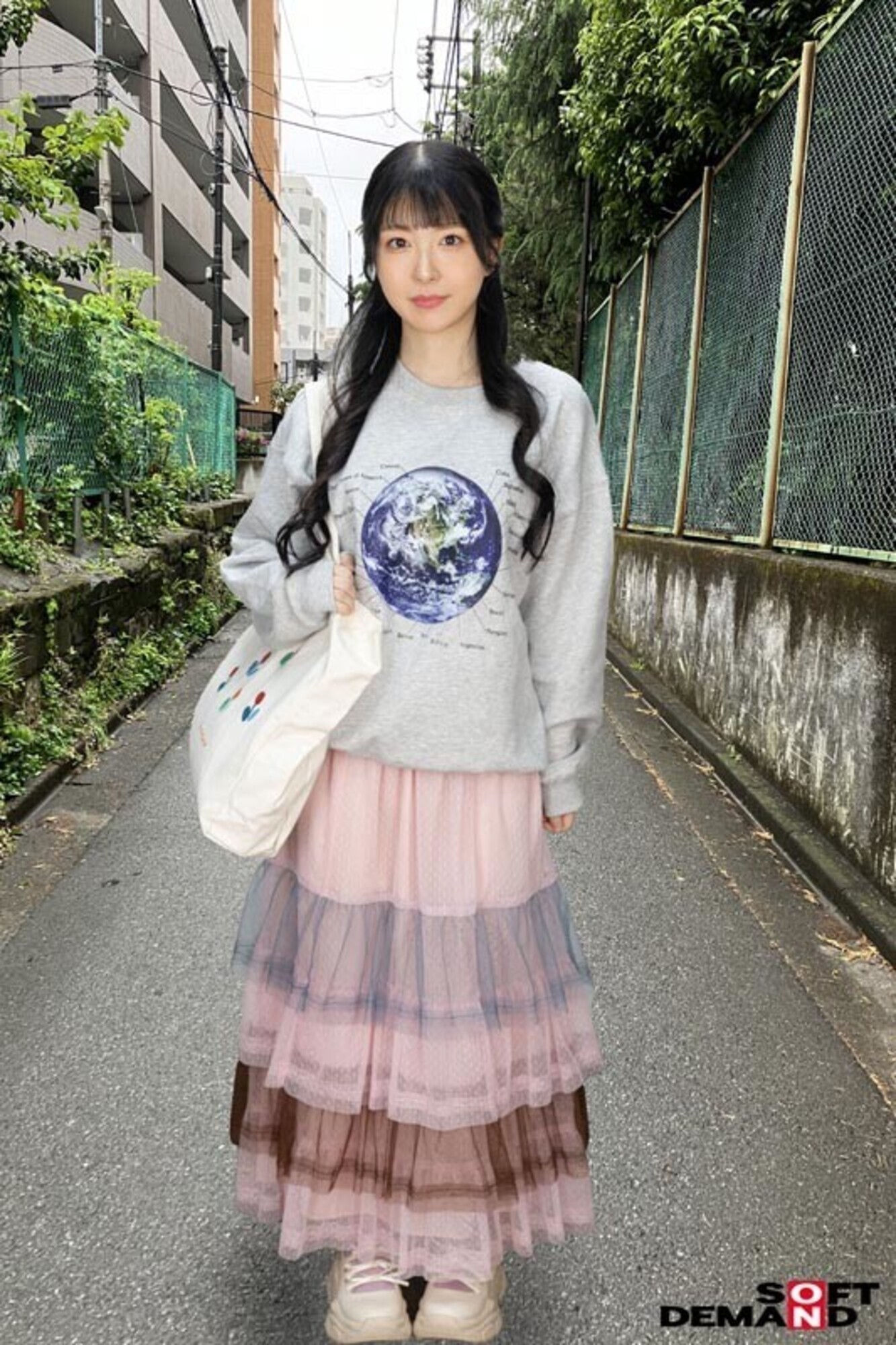 逆転マジックミラー号パート11 お洒落女子に「写真を撮らせてもらえませんか?」と声をかけ承認欲求を満たしたい素人娘をマジックミラー号に連れ込んでマジックミラーを逆転させてデッサン会場で生SEXを大公開するハメに! 画像15