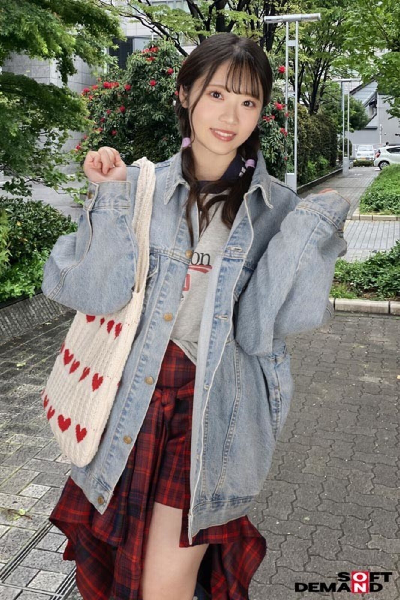 逆転マジックミラー号パート11 お洒落女子に「写真を撮らせてもらえませんか?」と声をかけ承認欲求を満たしたい素人娘をマジックミラー号に連れ込んでマジックミラーを逆転させてデッサン会場で生SEXを大公開するハメに! 画像16