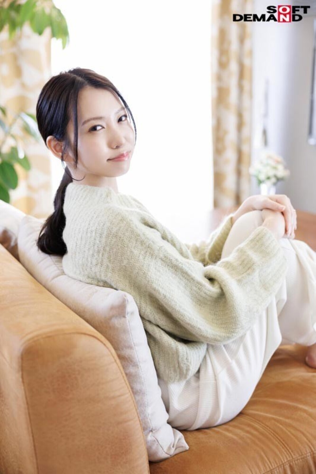 根っからの明るさで職場の絵画スクールはいつも笑顔で溢れてる 今村由美 34歳 第4章 普段は夫とくつろぐリビングが絶頂お漏らし潮まみれ!真っ昼間から禁断の自宅撮影 2枚目
