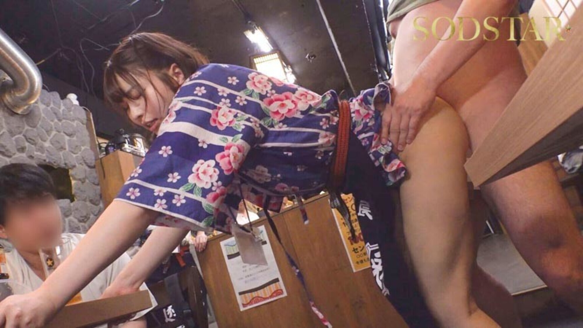 たった千円で超ペロペロに・・・?!早い安いヌきまくりで話題の即尺ヌキありセンペロ酒場に密着!SODSTARxSENZ 唯井まひろ 画像6