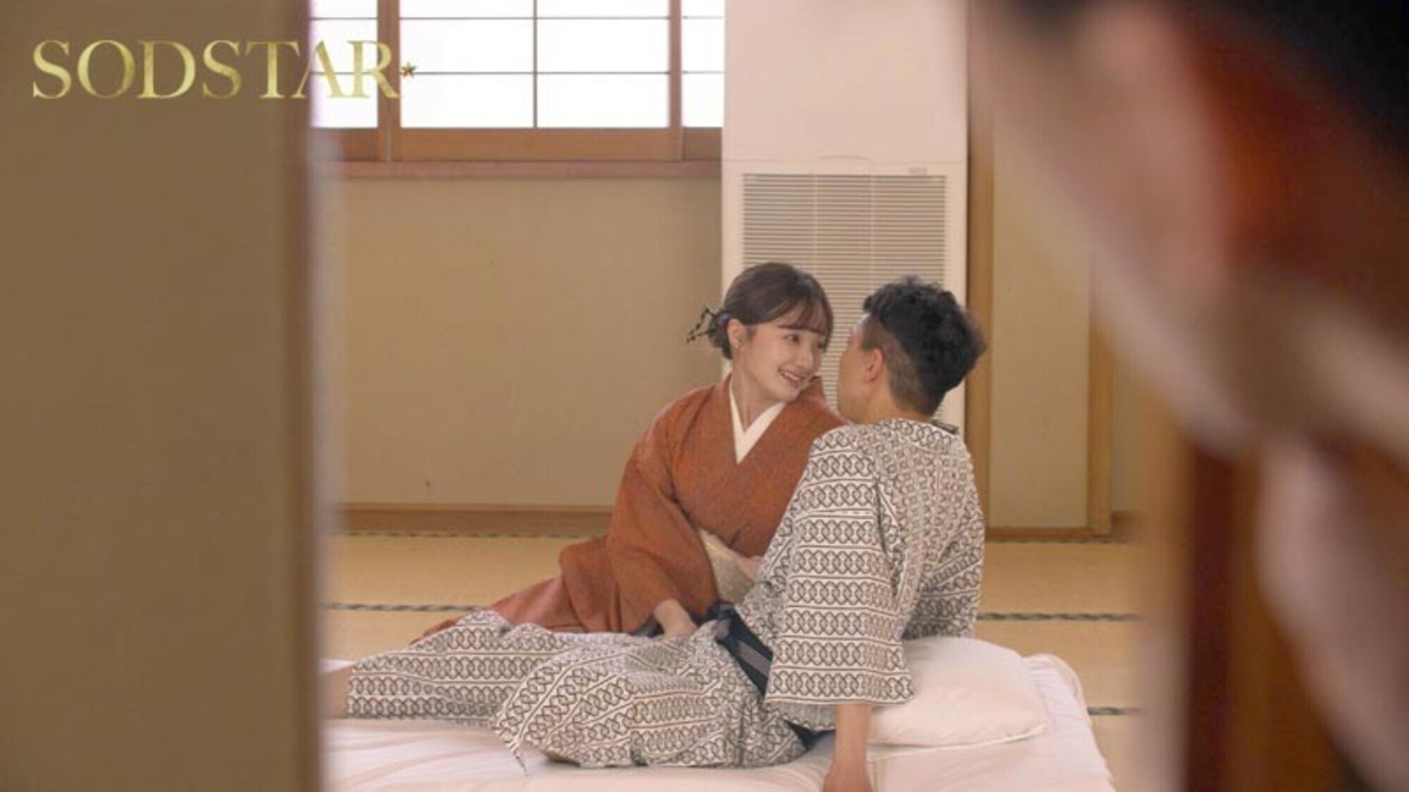 温泉旅行中の単独客や夫婦の男性を誘惑 館内で寝取りセックスをくり返す淫乱美人な若女将 渚恋生 7枚目