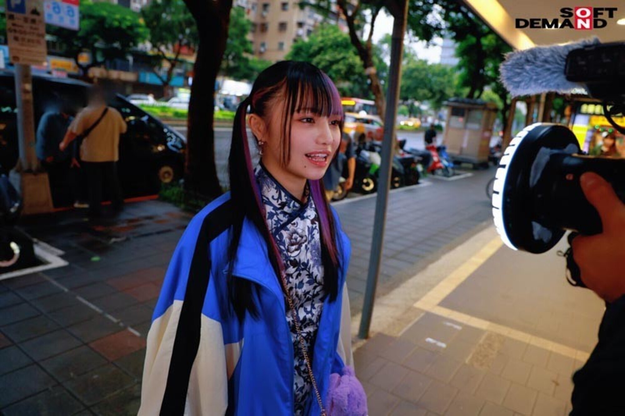 total12時間ずぅーーーーーーとカメラ目線生活チャレンジ！！ 移動中も、食事中も、おち○ぽハメられ中だって･･･齋齋いつきにはいつだってコッチを向いていて欲しい！！！！！ 画像13