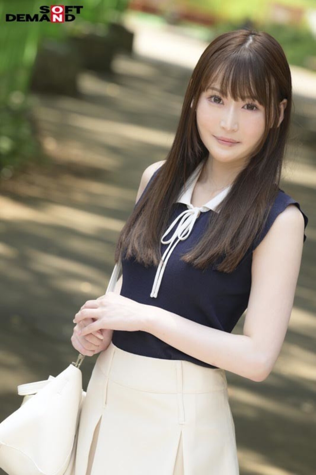 【初撮り】清楚なルックスと強すぎる性欲のギャップがエぐいドラックストアバイトのドスケベ女子大生、地元を飛び出し「本物のAVセックス」を体験して覚醒 かすみ 22歳 画像2