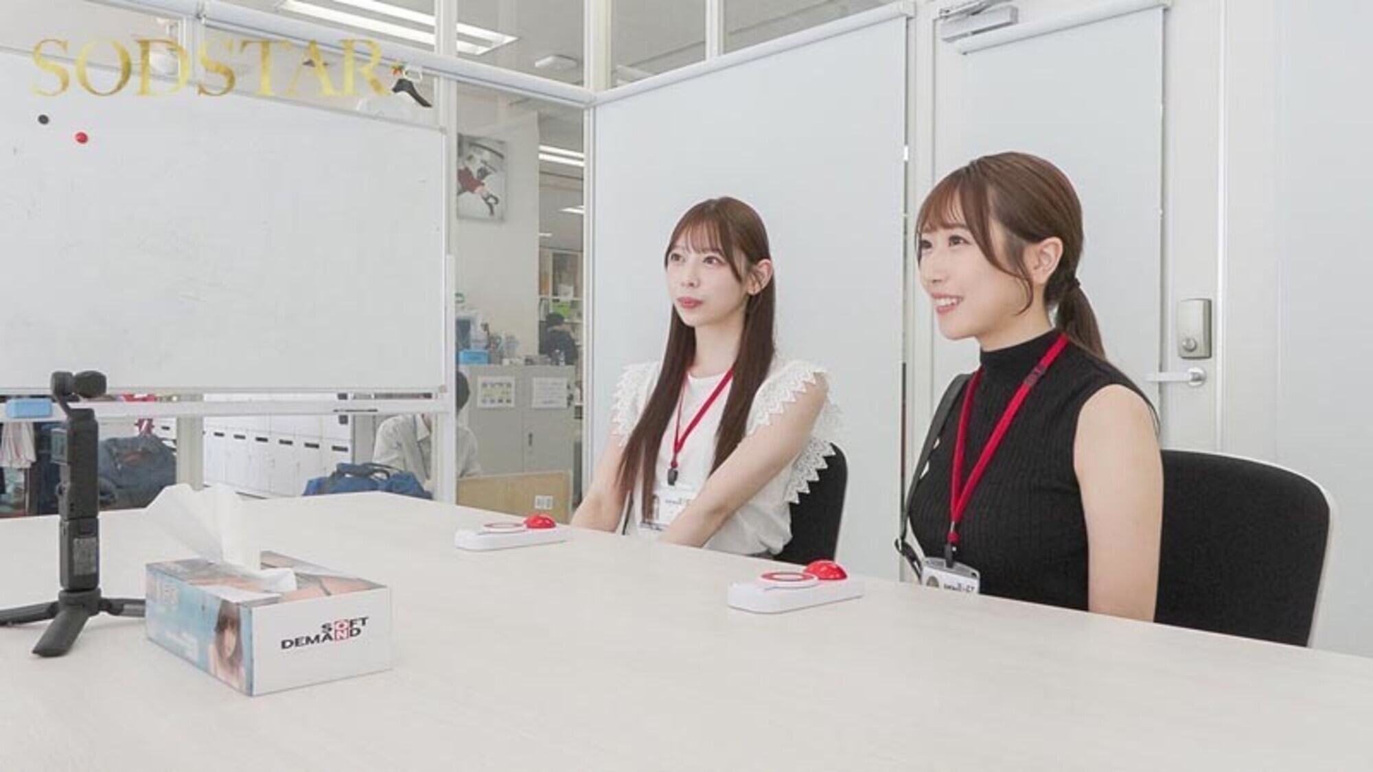 同期のSODSTAR新人天神羽衣と一宮るいが1日SOD女子社員 AV撮影の準備や企画会議など業務体験中にデカチンを即ハメされまくり!人生最大の羞恥に赤面しっぱなし! 3枚目