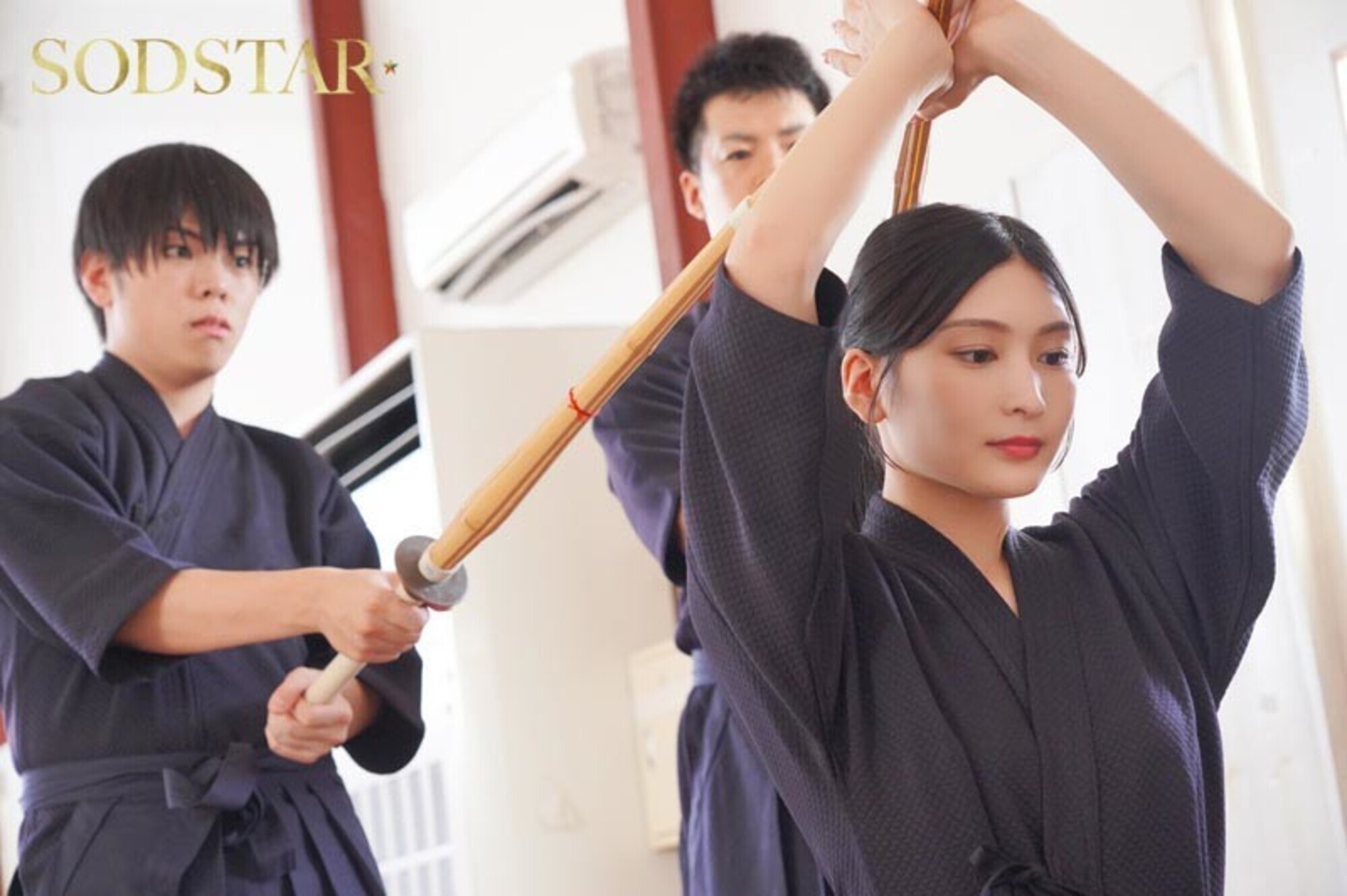 無表情な剣道の女師範 その凛とした佇まいからは想像出来ないほど弟子たちに甘く“チン媚び”目線で何度でもヌイてくれる 本庄鈴 画像7