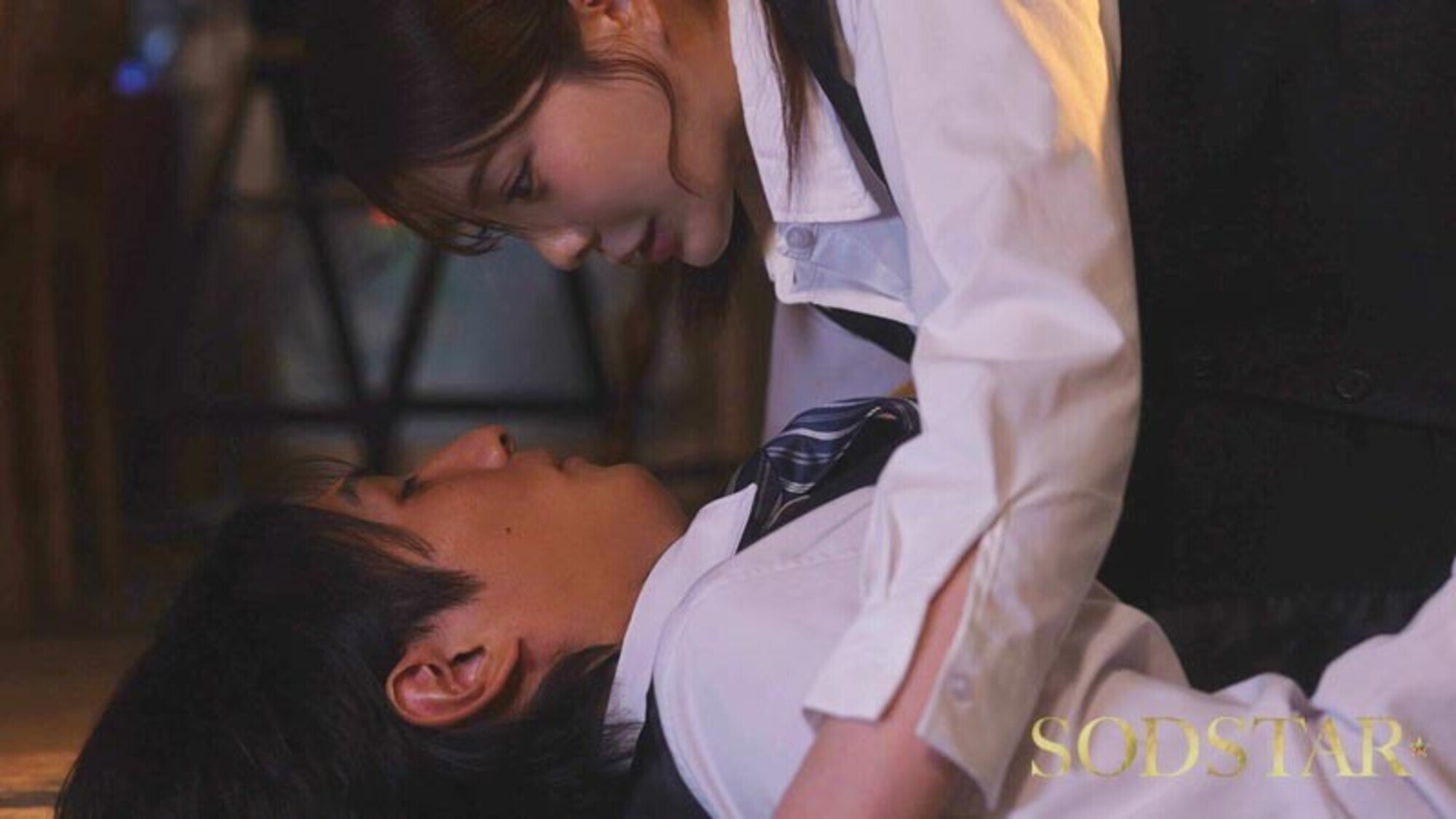 閉店後の棚卸しで終電を逃した俺はバイトの子の家に泊まることに 頑なにすっぴんを拒む姿が可愛くて火が付いたが逆に絶倫腰フリマシーンと化した彼女に朝までしぼり取られた 神木麗 2枚目