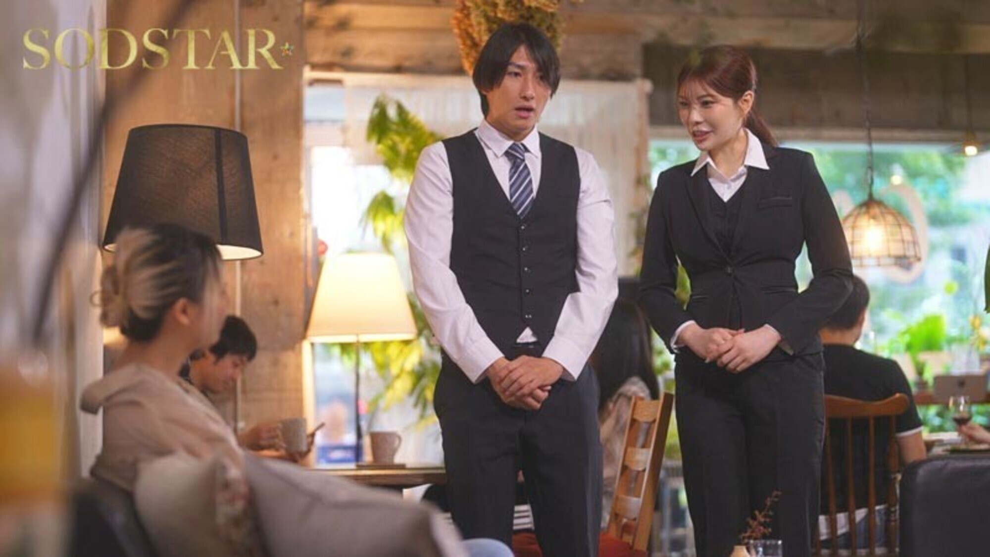 閉店後の棚卸しで終電を逃した俺はバイトの子の家に泊まることに 頑なにすっぴんを拒む姿が可愛くて火が付いたが逆に絶倫腰フリマシーンと化した彼女に朝までしぼり取られた 神木麗 3枚目