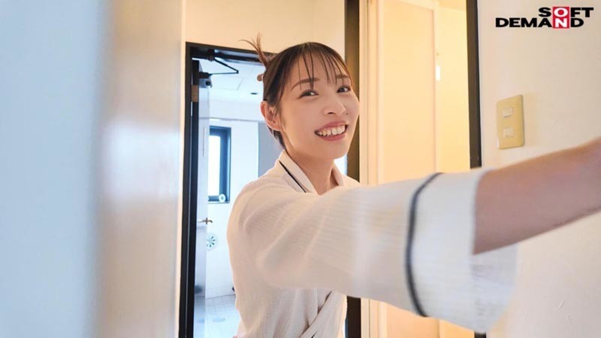 玉井晴香 34歳 息子が中学生になる前、最後の撮影 「楽しかった、も嘘じゃない。私の大事な思い出」敏感なカラダを震わせて無邪気な笑顔で受け止める 大量ザーメン21発ぶっかけ 画像5