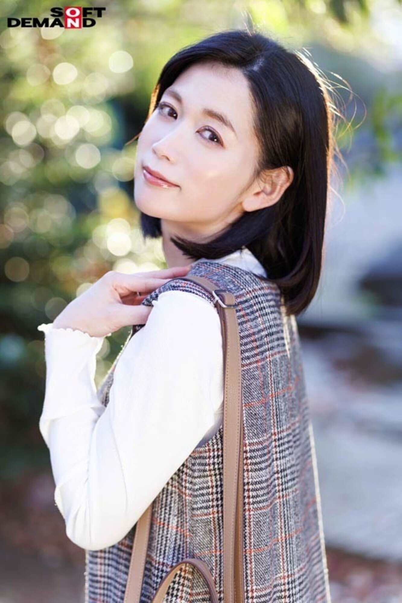 本物人妻 小泉玖美41歳 最終章 隠していた私の願望 最後に全て叶えて 10人の男達と絡み合い全てのザーメンを膣内に受け入れる 人生最絶頂の生中出し不倫の見所画像2