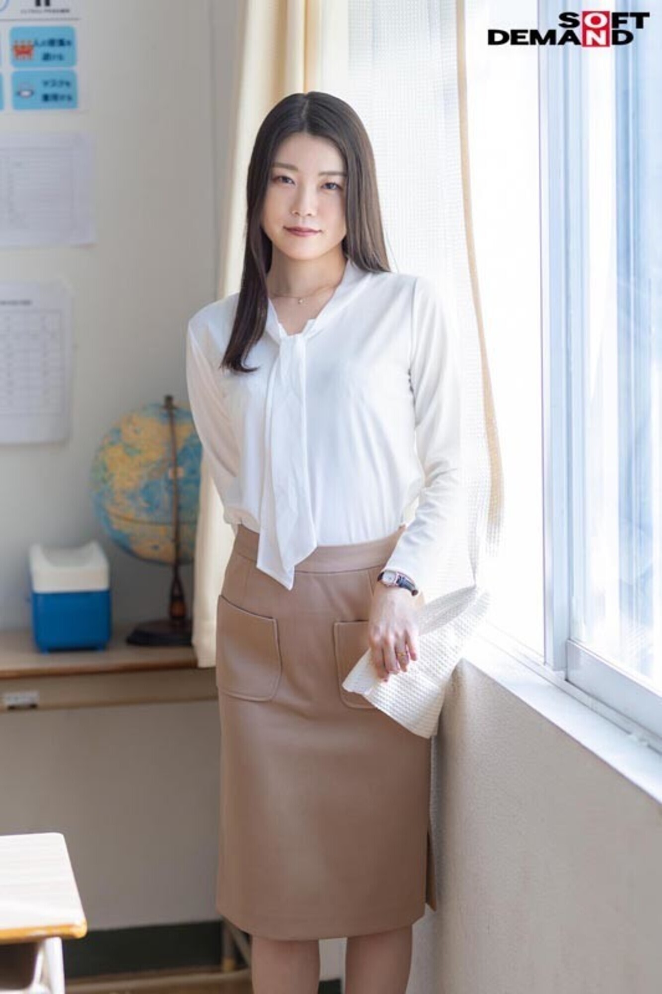 舐め回したくなる教員のカラダ 熊本県立高校の人妻英語教員 一度だけの不倫体験 桃瀬理央 31歳 2枚目