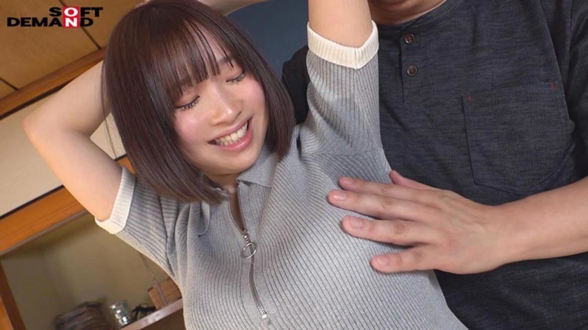 「汗っかきで困ってるんですよね・・・」脇・谷間・股間に滴る汗を隠し撮り!汗だく交尾で連続絶頂 石川くるみ(22) 5枚目