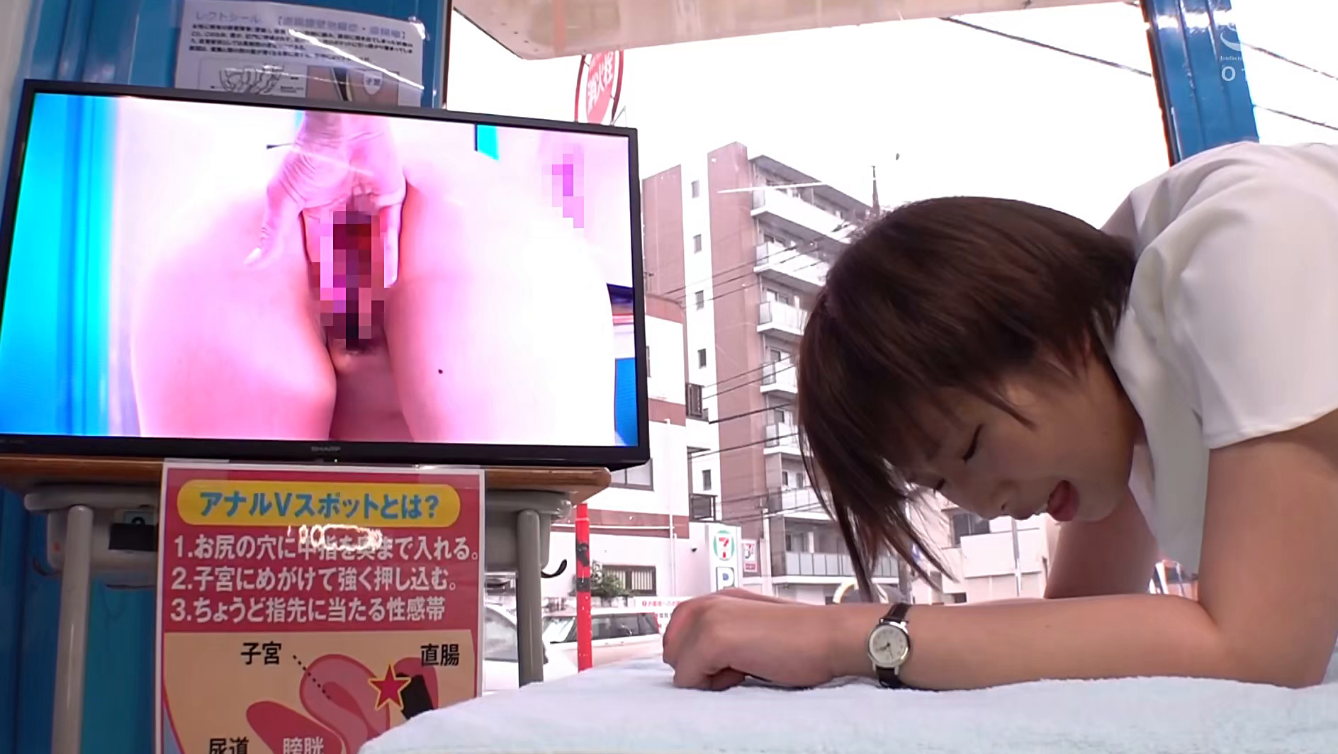 ナース中出しあんり。白衣の天使を騙してアナルVスポット指ズボッ!なし崩しに膣内デカチンデカチンナマ中出しSEX!撮って出しマジックミラー号 画像10