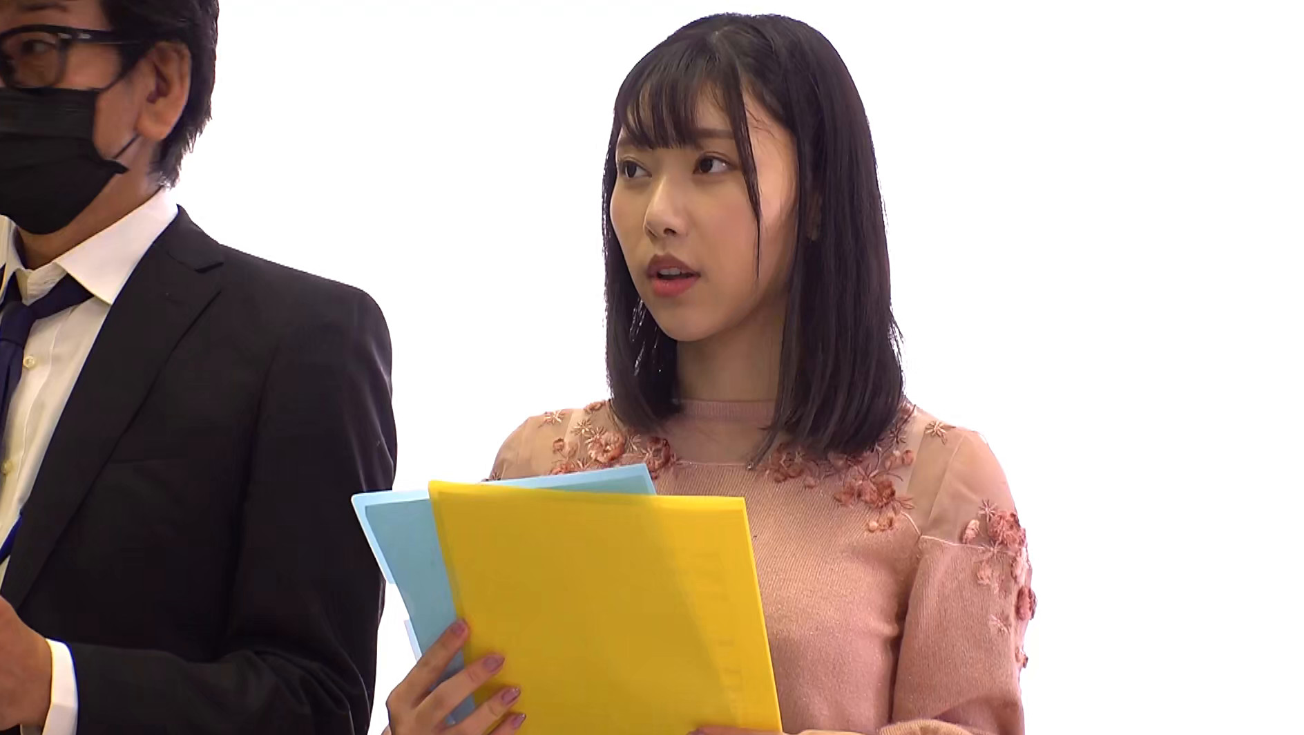羞恥!ある日突然男女混合強制OL健康診断2022 さつき芽衣 画像1