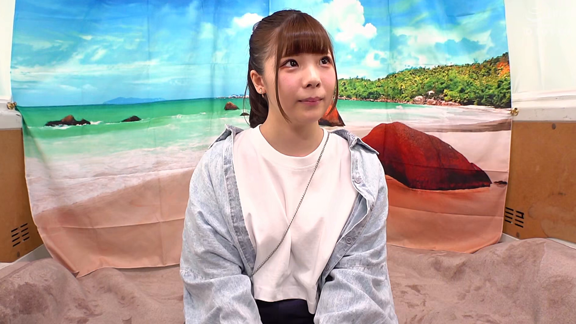 真夏のビキニ素人娘限定!ナママンで挑戦するテカヌルオイル素股チャレンジ!素人男を“小陰唇ズリ”で10分以内に射精させたら賞金10万円!ヌルべちゃの粘膜接触でナマチンマンが擦れ合い興奮した見知らぬ男女は中出しSEXまで5秒前!?~きょうか編~ 画像1