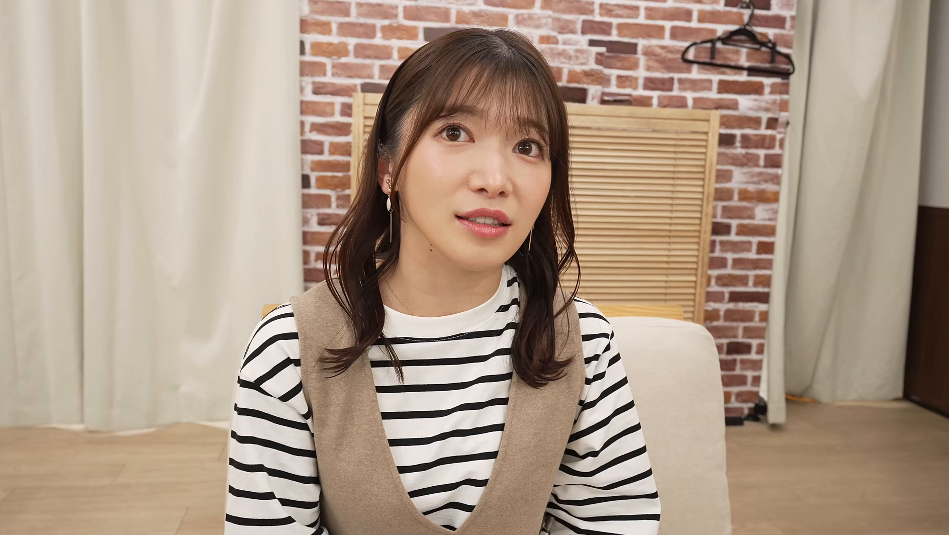デカ尻美人妻限定!外したら即ハメ中出し壁尻スタイルDE利きバイブチャレンジ! 極太バイブで膣奥を刺激されスケベ尻丸出しイキ潮噴射が止まらない!!~ちさと編~ 画像1