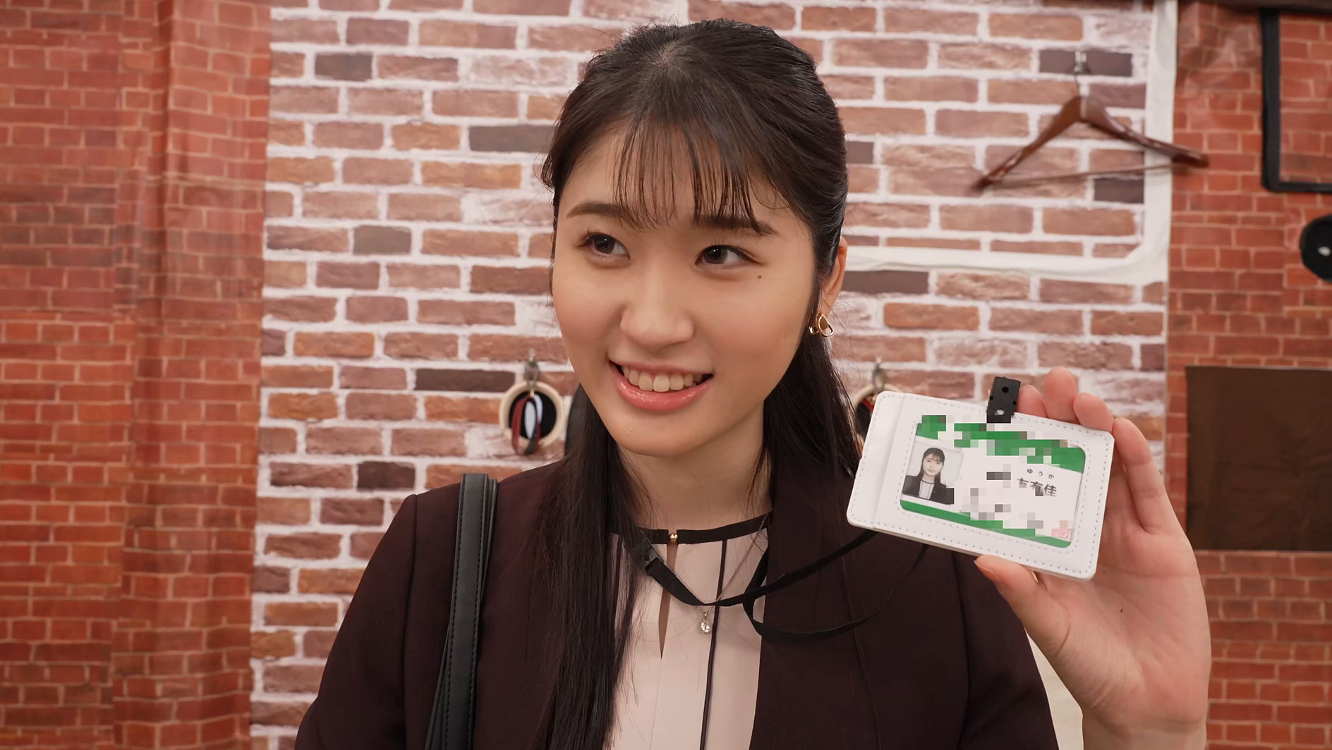 働き詰めのキャリアウーマン限定！体の相性だけでカップル成立なるか！？壁穴匿名性交マッチング体験！ 名前も顔も知らない男に好き勝手にされて欲情しちゃうなんて ～ゆうか編～ 画像1