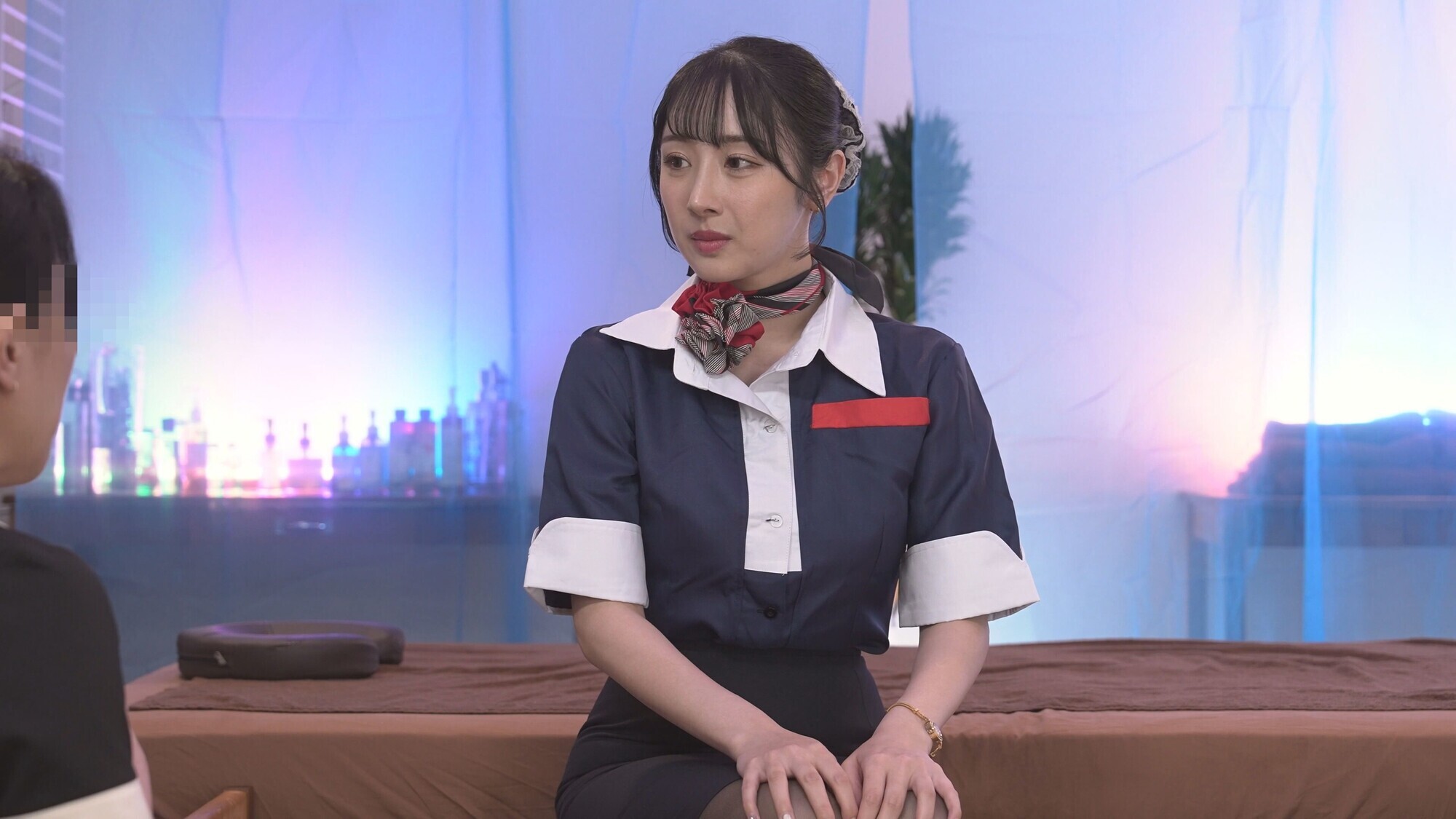 発情ミストの絶頂リラク効果でエロス覚醒！フットリラクゼーションCAテカテカ黒タイツエステ 2 国際線CAゆいか編 画像1