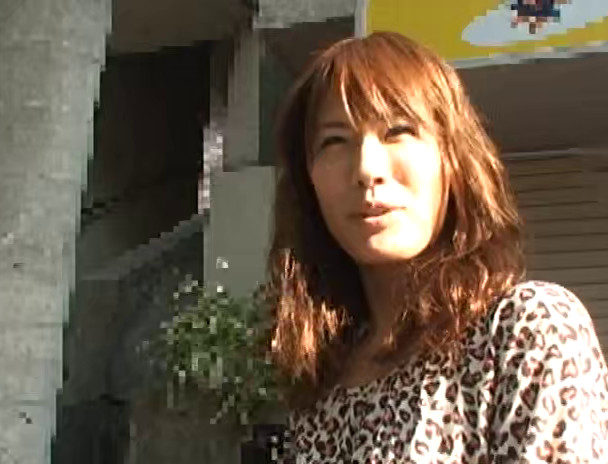 素人人妻ナンパ大性交!気持ち良すぎて全員中出し 本物人妻8名 4時間240分 画像4