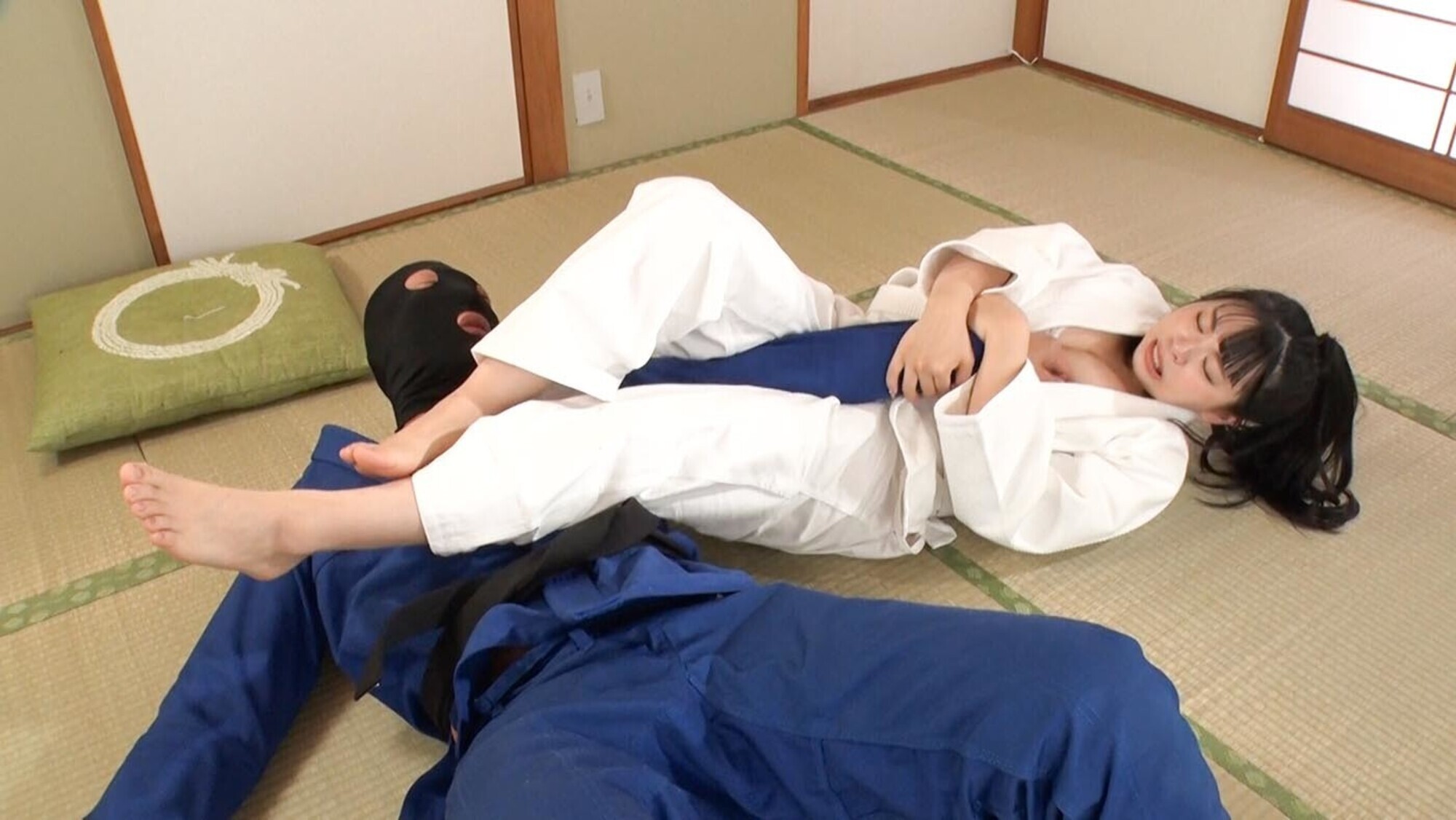 わいせつ行為対策護身術「感じてる顔を見せてはいけません」感じてると暴漢をつけあがらせる!何をされても無反応 巨乳ケイジャーanna(21) 画像5