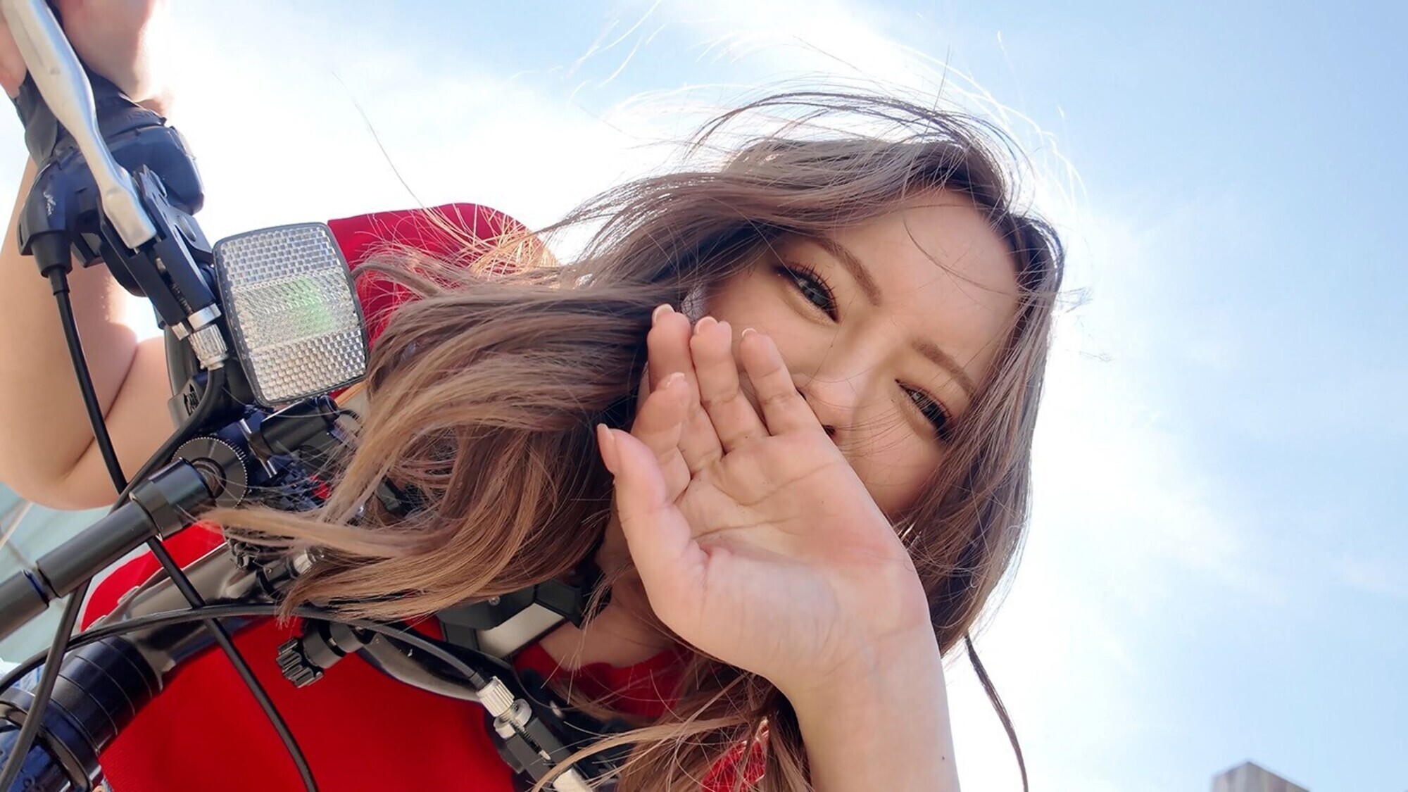 【SHIGEKIxSODSTAR】これが限界ギリギリ公然露出潮吹き 小倉由菜アクメ自転車がイクッ！ 画像7
