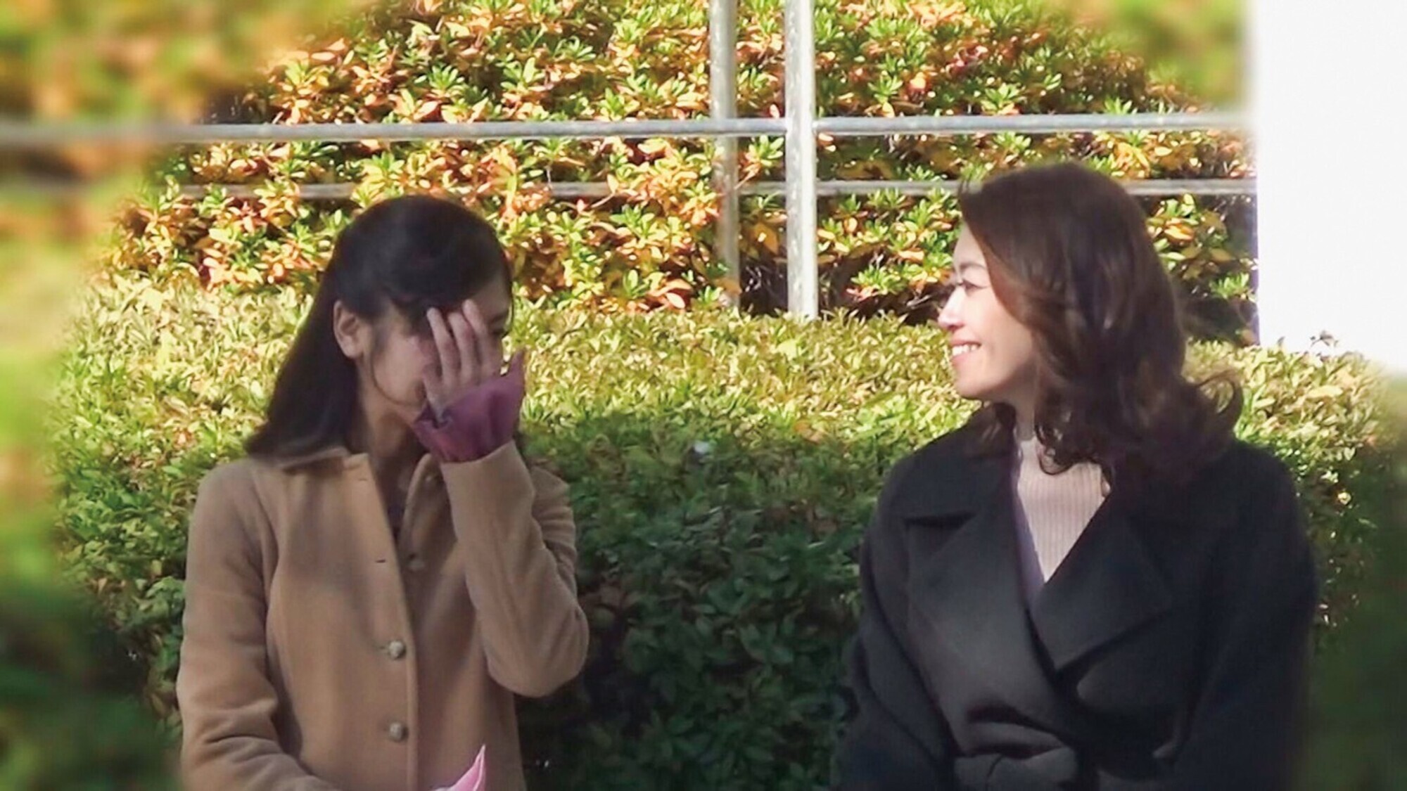 ねぇワタシとレズしてみない！？キレイなおねえさんが街で暇そうにしている女の子をレズナンパ！その場でお持ち帰り濃厚レズプレイで素人女子を堕とす！！ 画像1