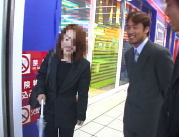 追跡FUCK!!人妻ナンパ117 雨の赤羽・上野土下座 画像5