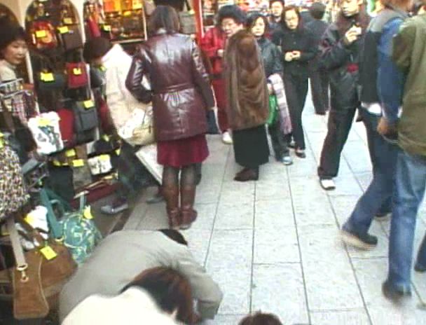 追跡FUCK!!人妻ナンパ123 お江戸浅草・神田土下座 画像20