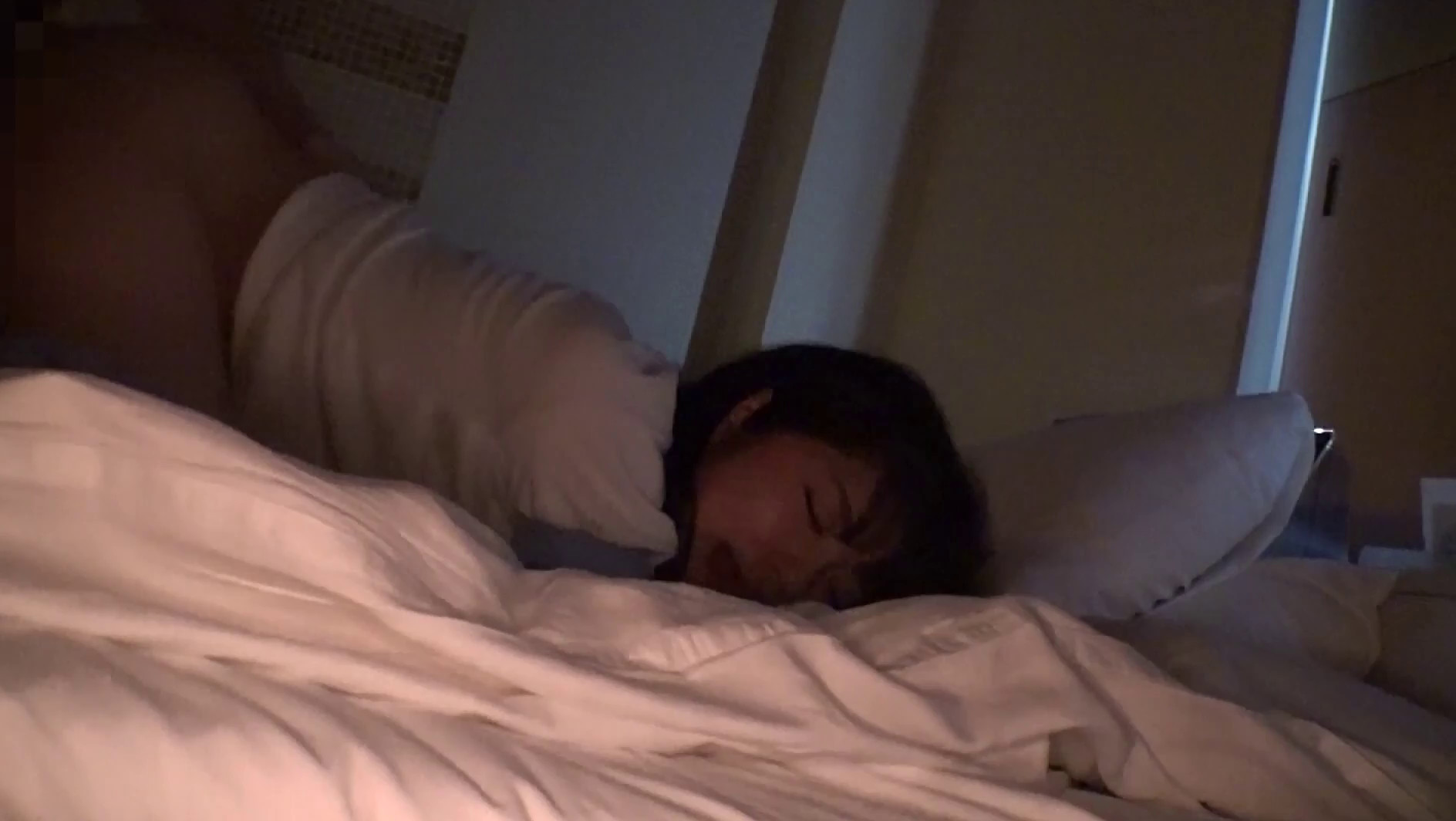 まだ男を知らなさそうな激カワ・パイパン制服女子とラブホで密会！ビチョビチョのアソコに中出し！！ 画像18