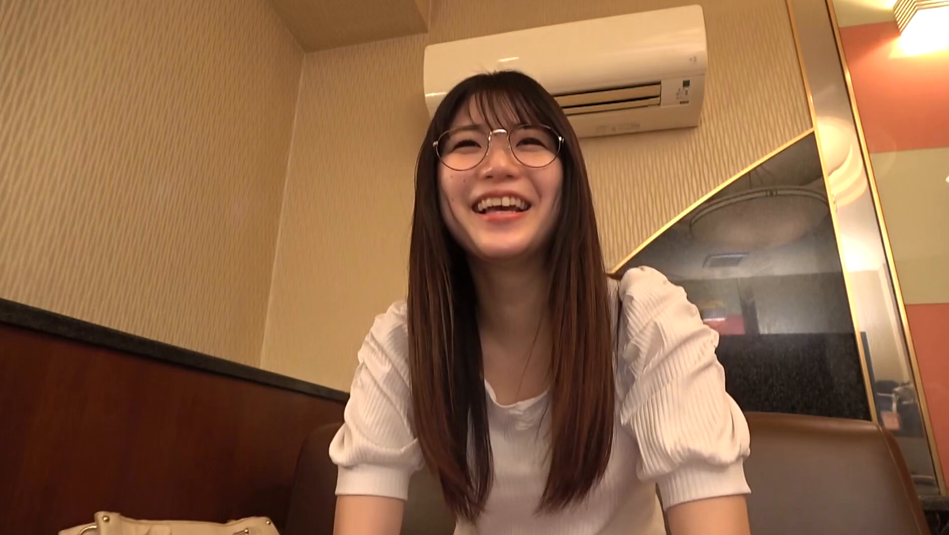 大学3年生のアニメ好きメガネ女子「今日付けなくて大丈夫・・・」 画像2