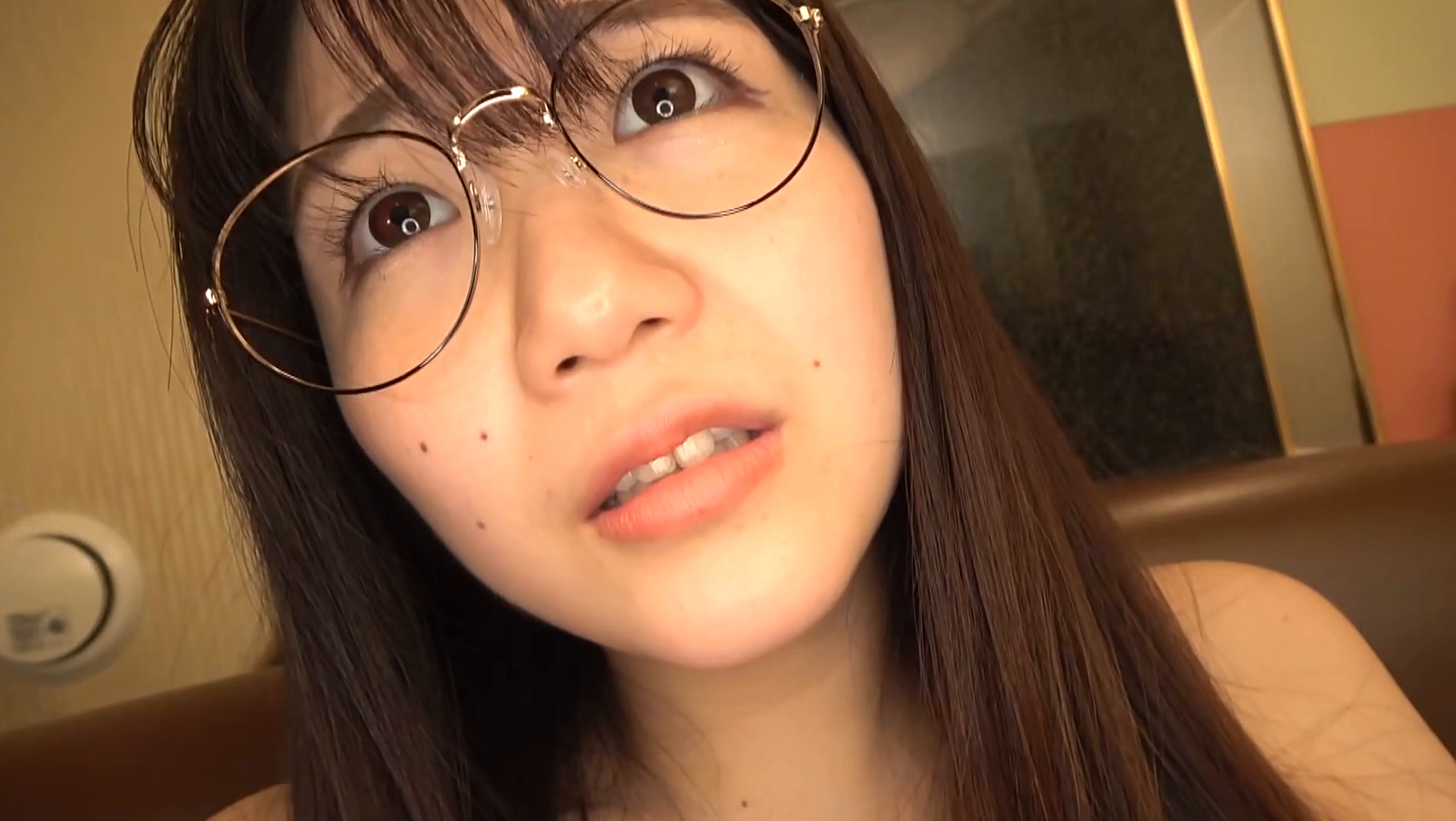大学3年生のアニメ好きメガネ女子「今日付けなくて大丈夫・・・」 画像10
