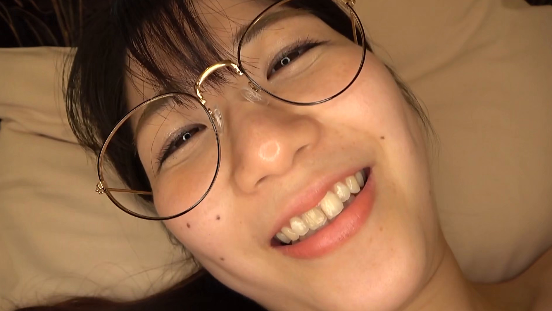 大学3年生のアニメ好きメガネ女子「今日付けなくて大丈夫・・・」 画像16