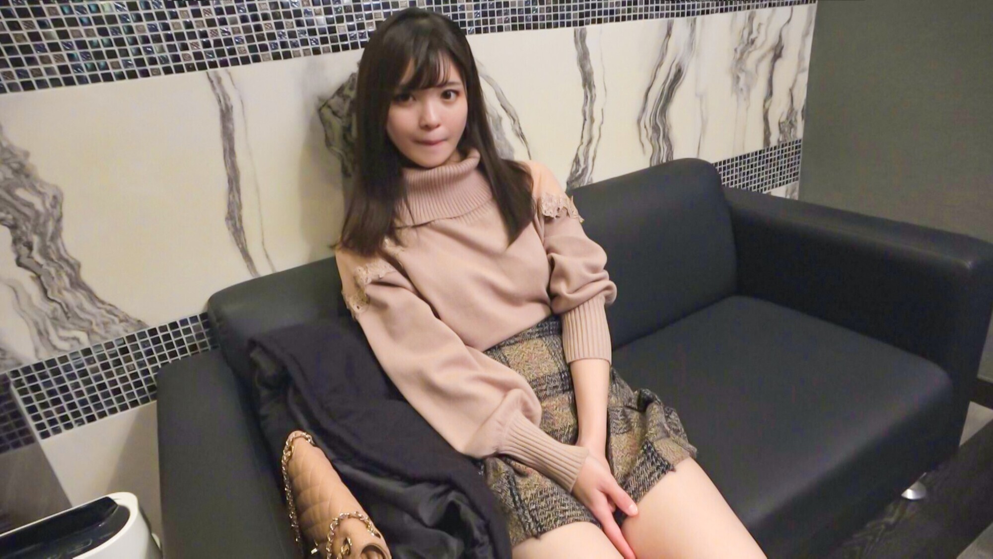 恥ずかしがりながらポテンシャルの高さを見せ付けるドエロ 画像1