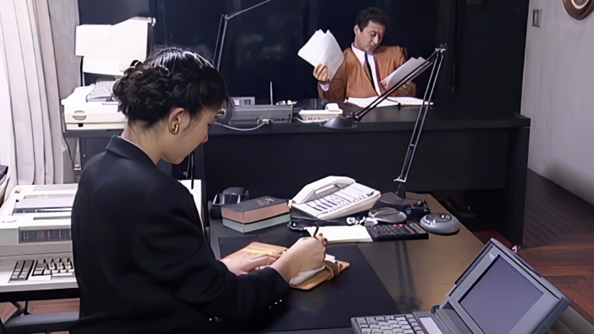 【AIリマスター版】高級秘書倶楽部［社長の目の前で］ 原田ひかり 画像1