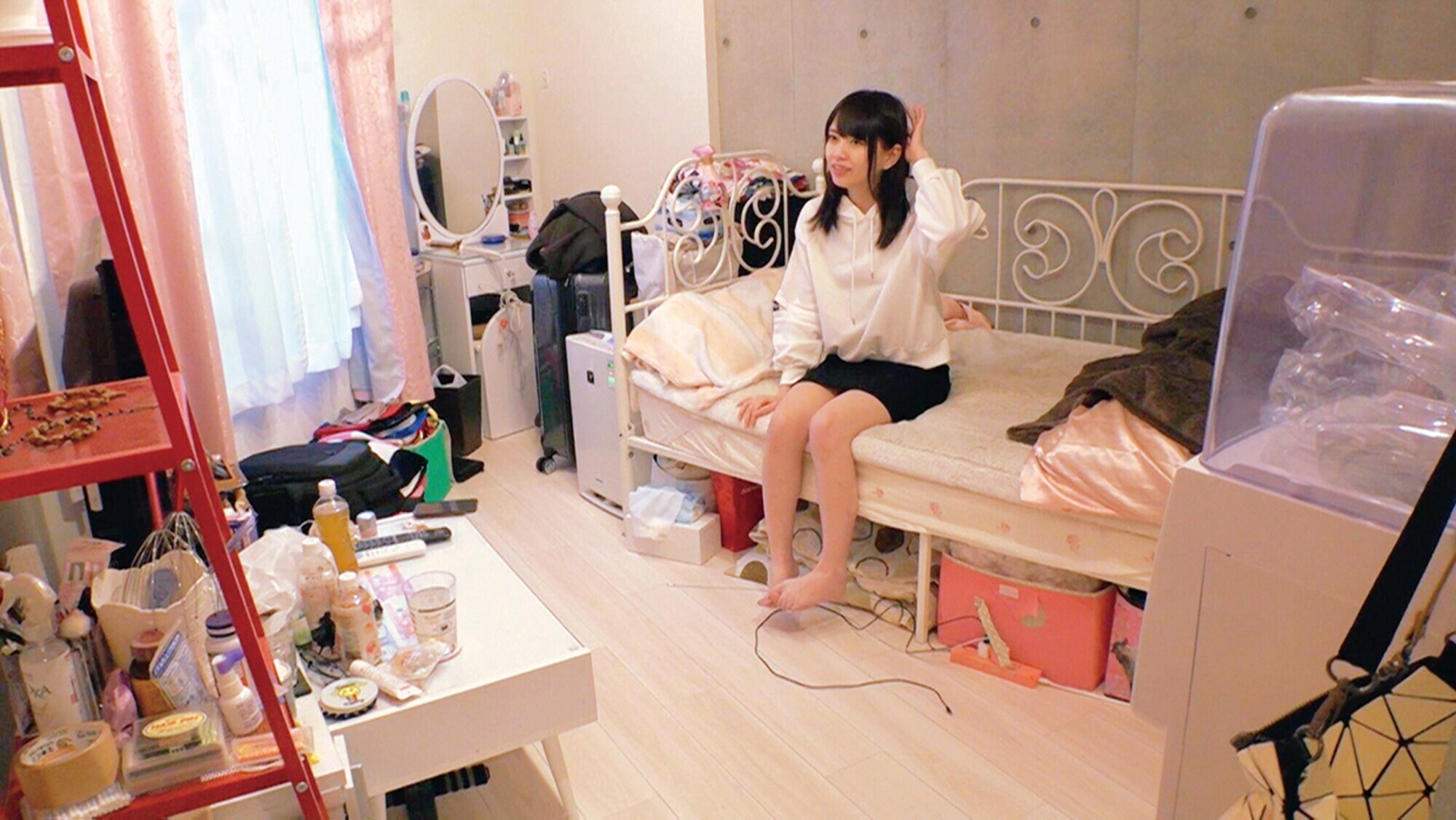 「家イッてイイですか?」素人娘の自宅でヤリたい放題【生ハメ/激ピス/生中出し/顔射】しちゃったSP お家で生パコ出来た美少女 12名300分!! 画像10