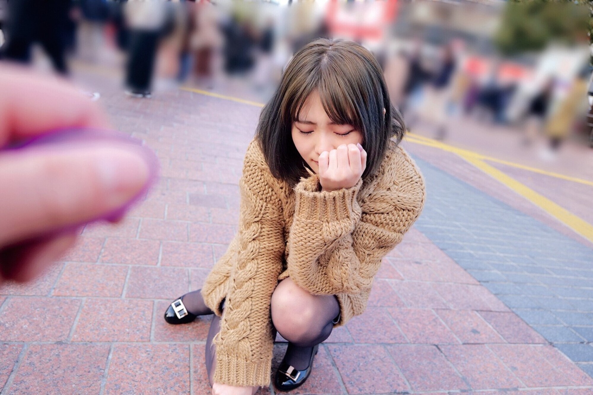 素人美少女とリモコンバイブお散歩 5 ーSBY区編ー「もう我慢できません・・・//」人混みの中ビクビク震えてイキまくってしまう女子たち!人生初の羞恥プレイでまさかのエロスイッチオン!車移動中も大胆カーオナニー!最後は近くのスタジオで心行くまで生セックス! 画像4