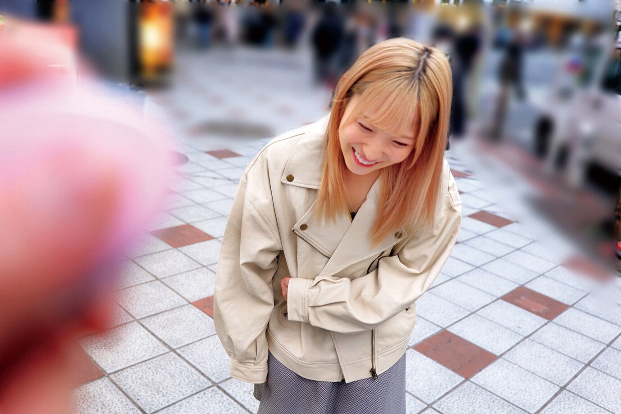 素人美少女とリモコンバイブお散歩 5 ーSBY区編ー「もう我慢できません・・・//」人混みの中ビクビク震えてイキまくってしまう女子たち!人生初の羞恥プレイでまさかのエロスイッチオン!車移動中も大胆カーオナニー!最後は近くのスタジオで心行くまで生セックス! 画像9