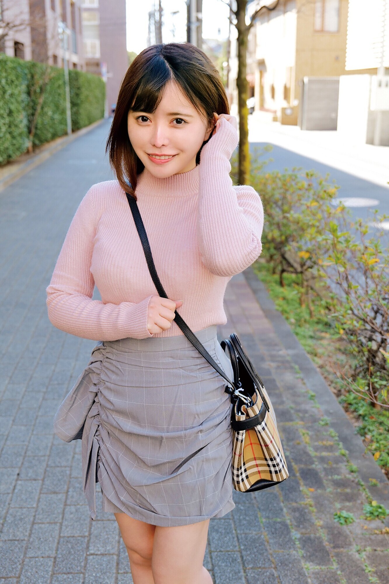 素人女子大生の皆さんww青空の下で脳がトロける超濃密ベロキス体験してみませんか？舌を絡ませる糸引き涎ダラダラディープキスで高まっちゃって！？とにかくキスキスキス生々しい接吻中出しSEXww 3 真夏の大感謝特別編！撮り下ろし極上女子大生6名＋シリーズ歴代かわいい子8名！超大容量！10時間SP！！ 画像19