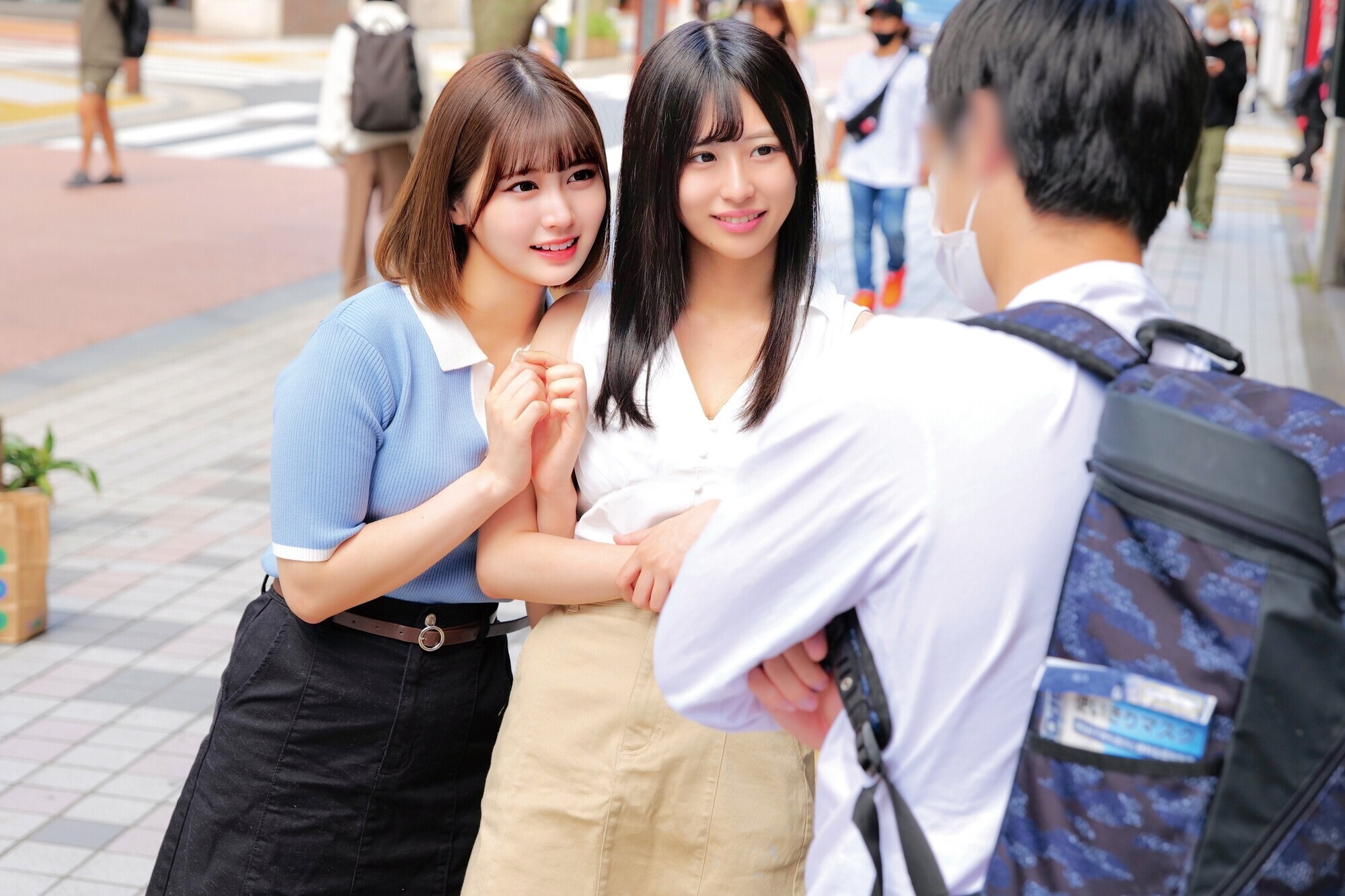 【童貞君を探し出して筆おろしセックス出来たら100万円!?】親友の素人娘2人が童貞求めてはじめての逆ナンパ!!SNS、マッチングアプリもフル活用!!見つけ出した童貞ち●ぽを奪い合うハーレム筆おろし!生中しすぎてキンタマ枯渇!! 3 画像1