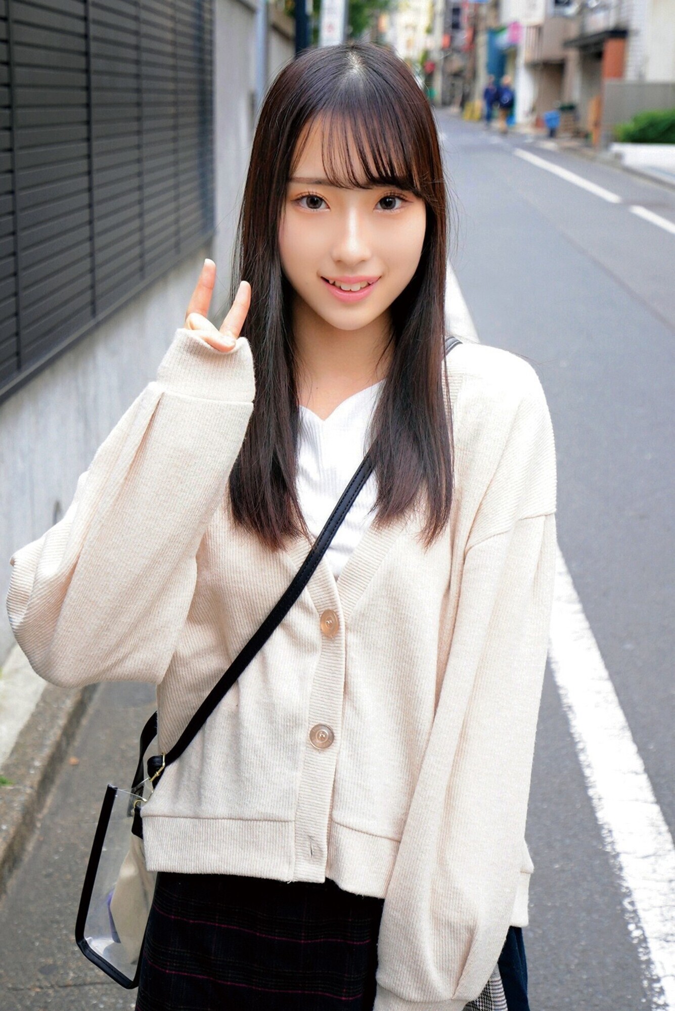 彼氏を喜ばせたい素人女子大生がメンズエステ密着マッサージ講習体験！？超照れながらオイルヌルヌル施術中･･･密着しすぎて勃起チ〇ポがアソコを布越し2cm挿入！？そのまま彼に内緒で生ハメ中出し裏オプション（＾＾;）