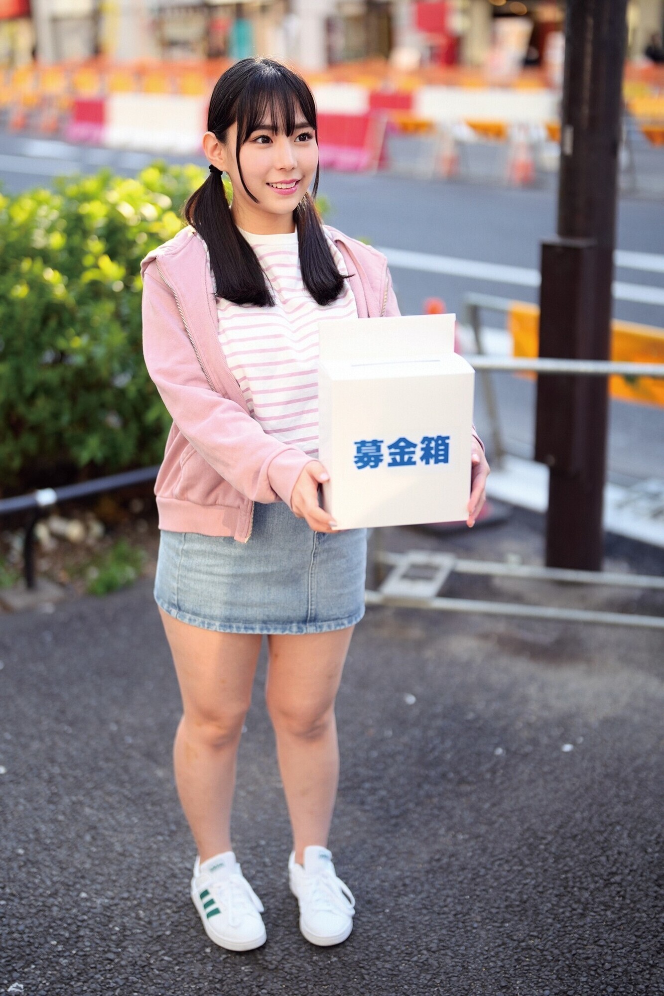 ボランティア活動に勤しむ心の綺麗な女子大生の皆さん！「早漏に悩む童貞君の暴発改善のお手伝いしてくれませんか？」 2 慈善活動に参加するピュアな女の子が早漏すぎる童貞君にドキドキ＆キュンキュンしちゃって生中出し筆おろしSPECIAL！ 画像4