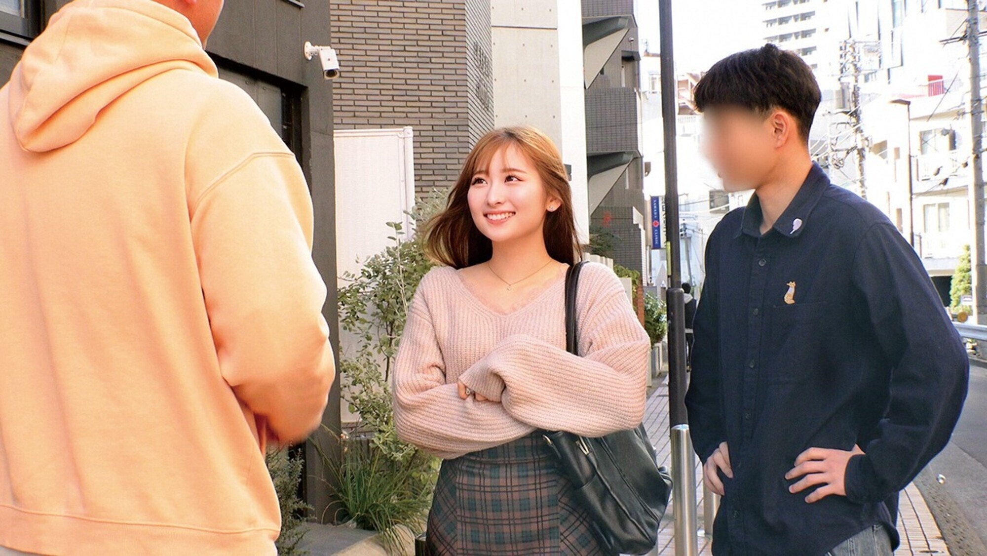 異性として意識してない友達男女が初めての素股に挑戦wwヌルヌル・・・くちゅくちゅ・・・クリトリスとち○ぽを擦り合わせると友情が性欲に負けて我慢できずにヌルッと挿入してしまうのか!?エロ覚醒して中出しエチエチしちゃった彼氏アリ娘SP 画像1