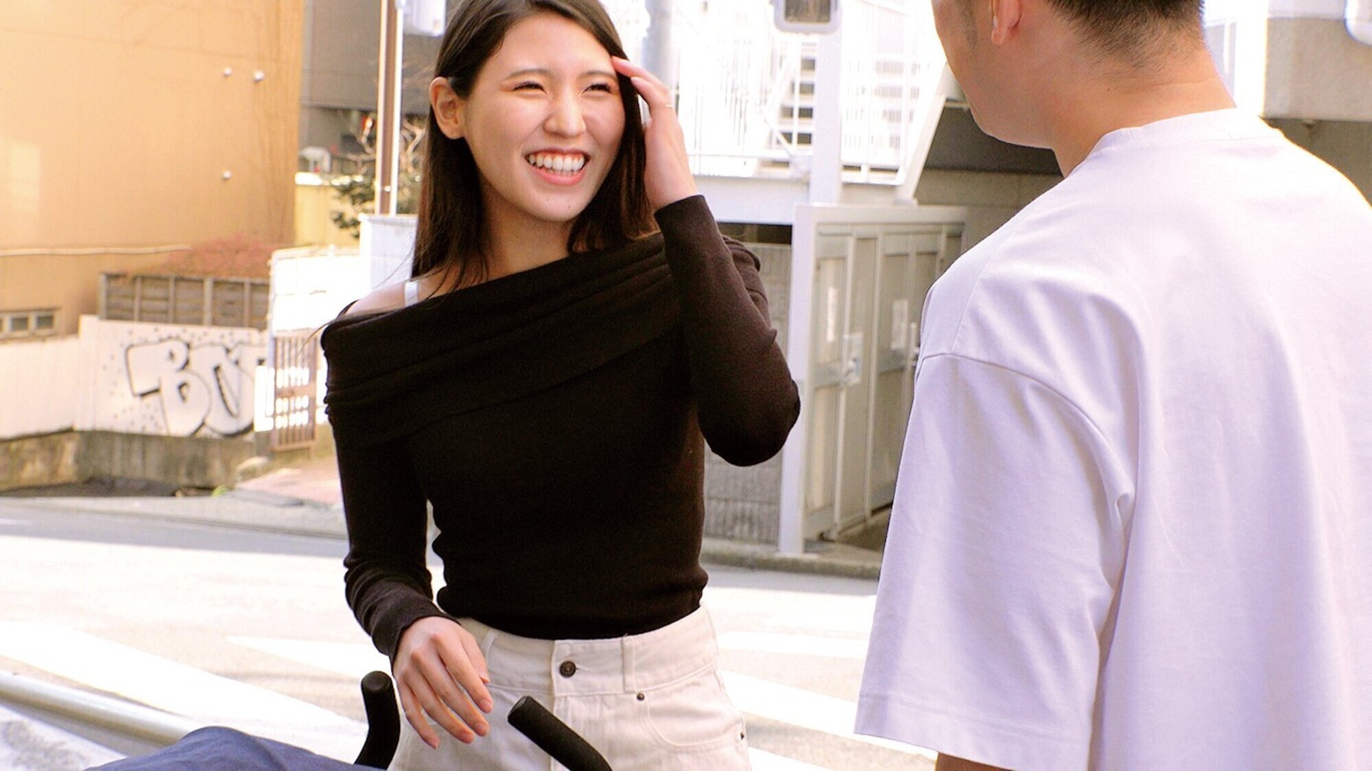 産後処女のご無沙汰ベビーカー妻が挑戦！AV男優の凄テク我慢出来たら賞金100万円！イったら即ズボ生ハメ高速ピストンで容赦なく生中出し！1度スイッチが入ると長時間アクメで痙攣が止まらないイキっぱなし妻がエビ反り悶絶「出産前より感じちゃう･･」連続中出しSP 2 画像13