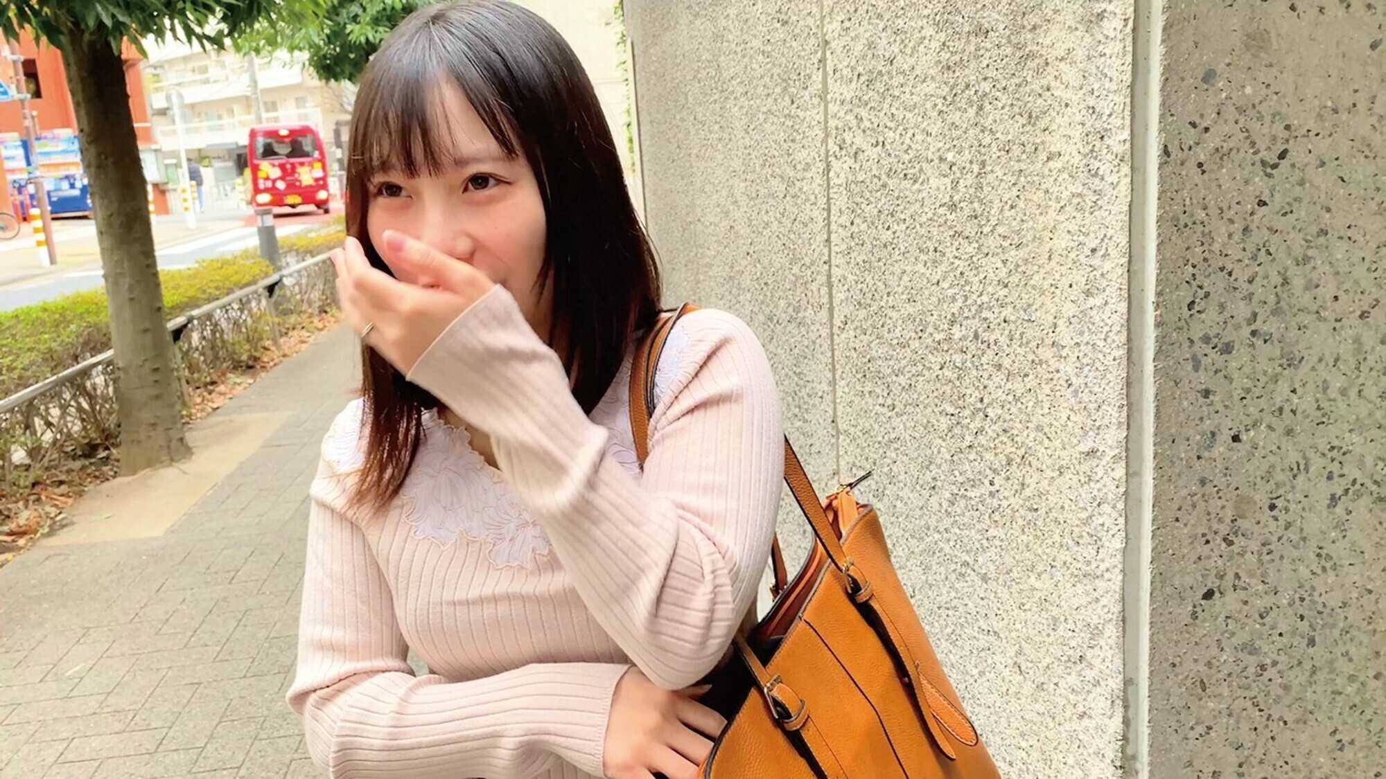 子育てに頑張るカワイイ巨乳ママさん!童貞くんに大きなおっぱいをチュパチュパ吸わせてもらえませんか?デカパイに包まれ愛があふれる授乳手コキで暴発しちゃう童貞チ○ポが愛しくなってww「私が初めてでもいいかな?」優しく生挿入筆下ろし中出しSP 画像1