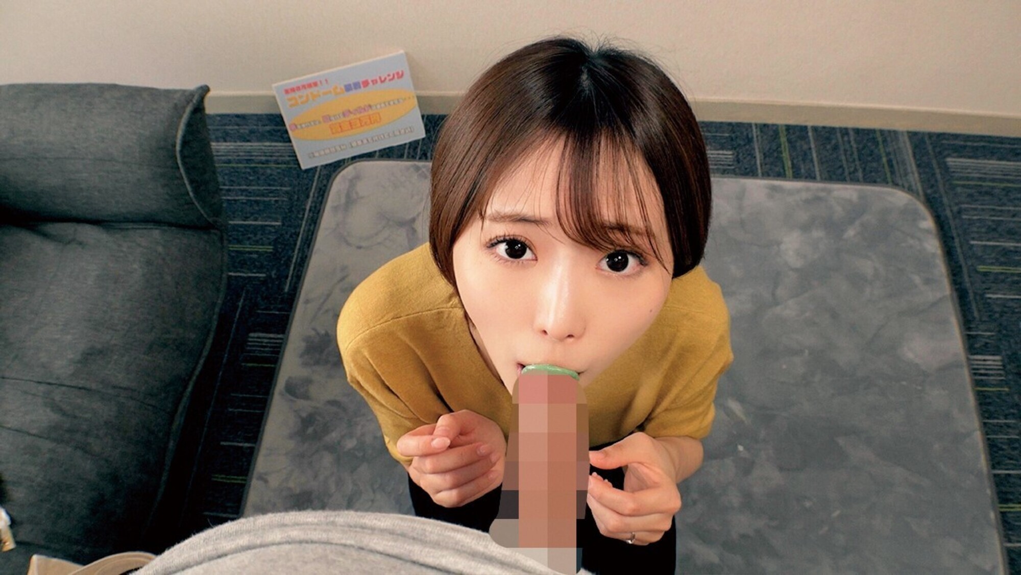 素敵な人妻が「童貞チ○ポにお口だけでコンドーム装着」に挑戦！ノーハンドで童貞デカチンを夢中で咥えたご無沙汰な奥様のオマ○コはいやらしいスケベ汁が溢れ出す！夫に内緒で筆おろしwwエロ優しい奥様はゴムを外して生中出し！ 画像11